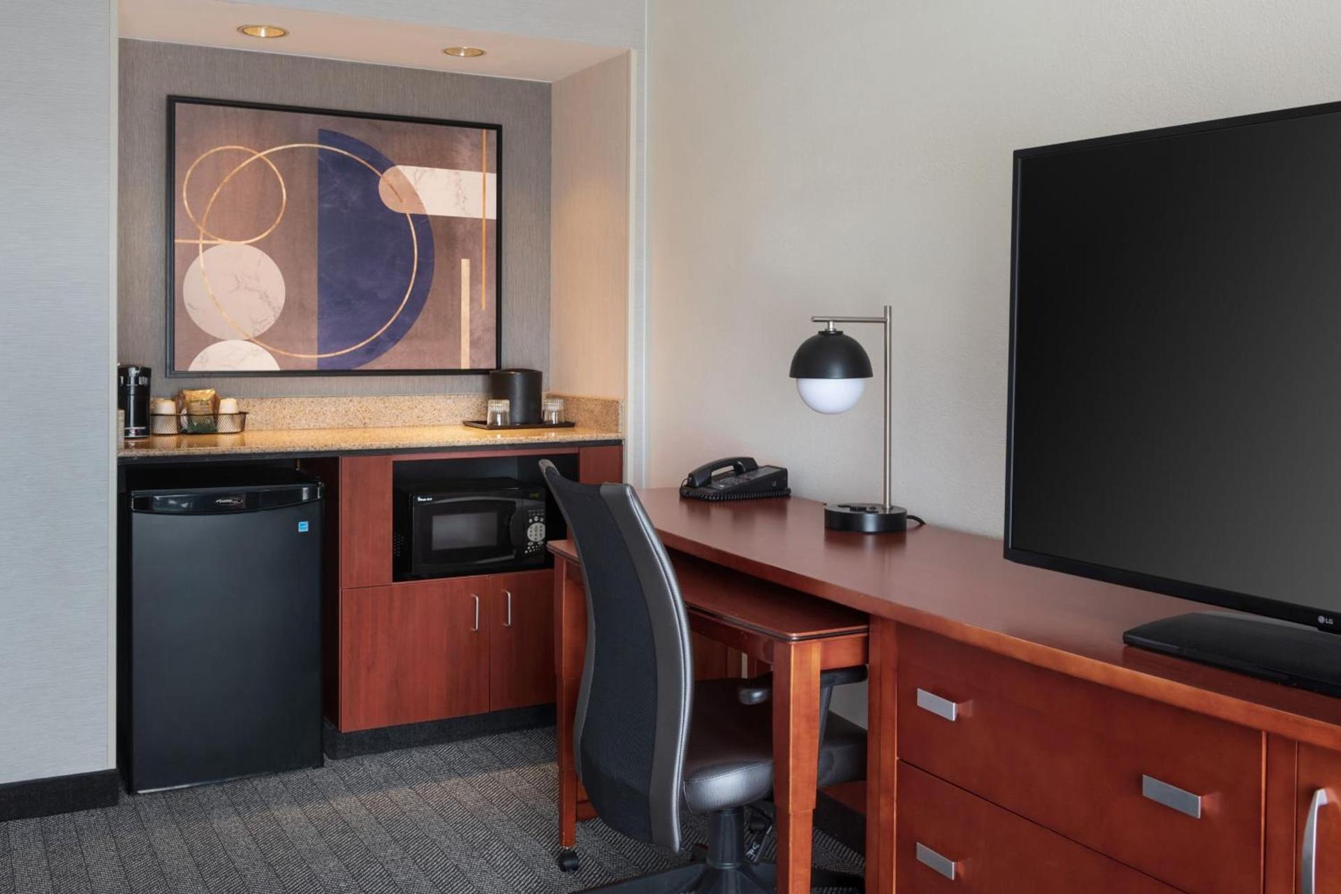 Courtyard by Marriott New Carrollton Landover photo 18