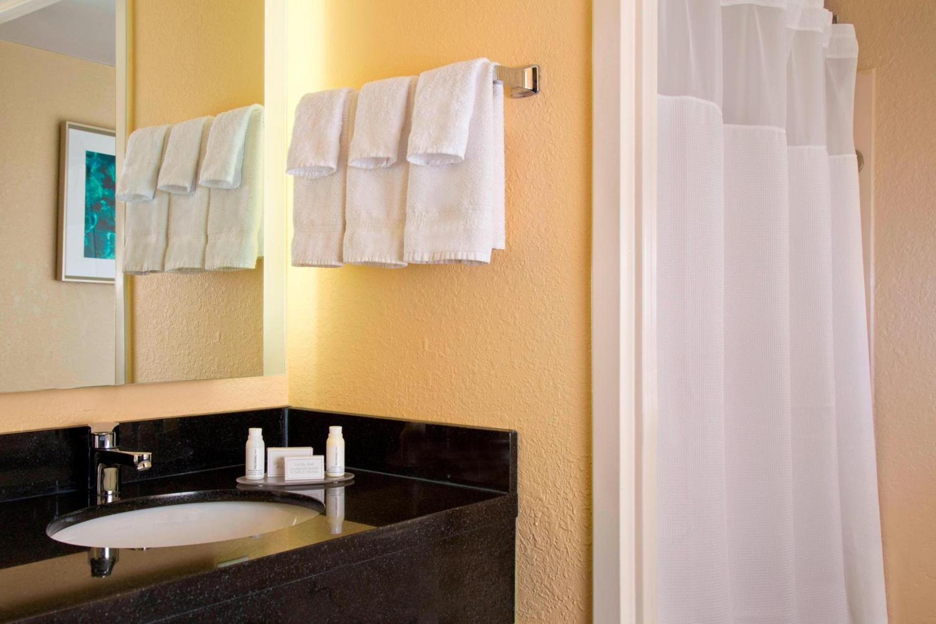 Fairfield Inn & Suites by Marriott Orlando Lake Buena Vista in the Marriott Village photo 20