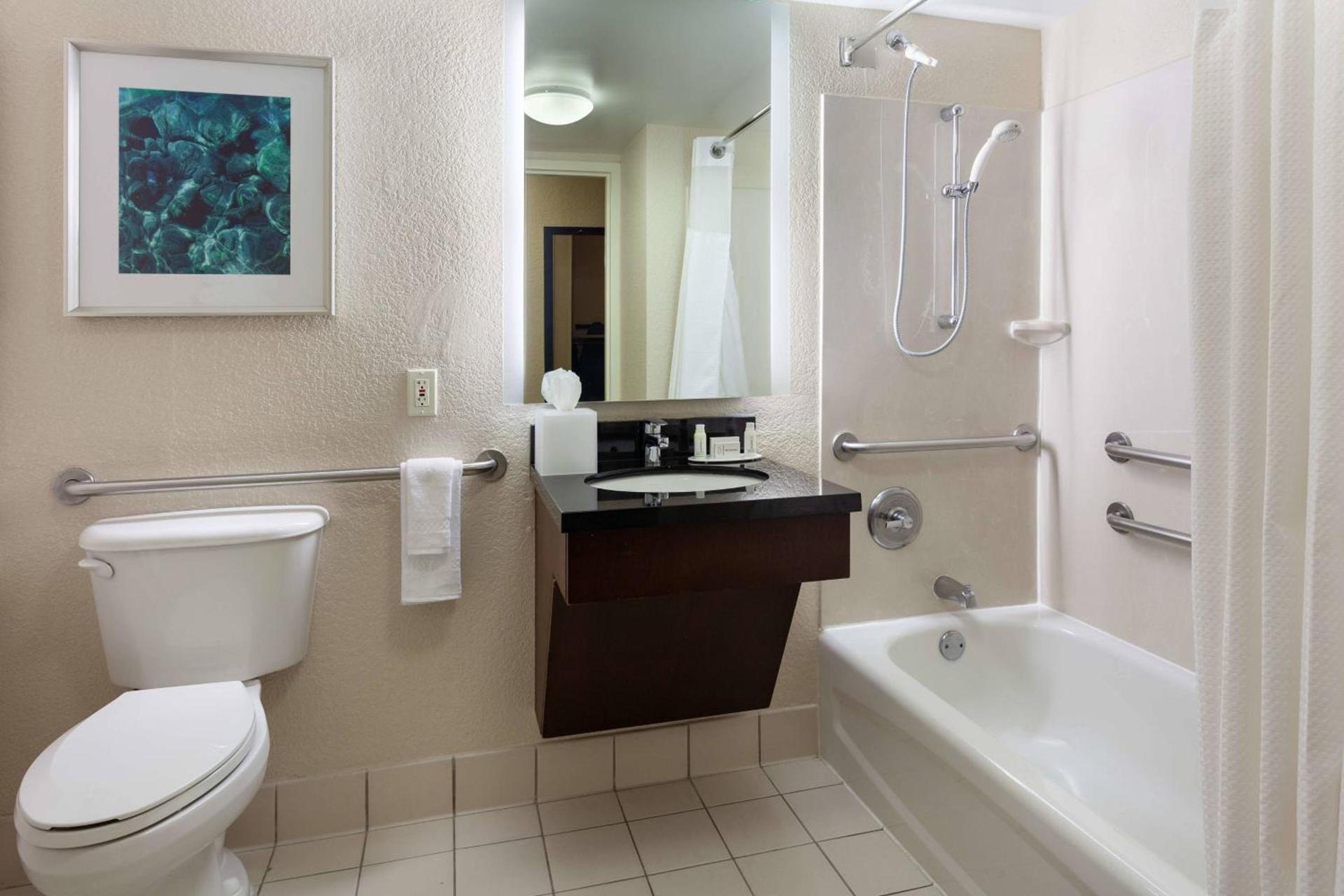Fairfield Inn & Suites by Marriott Orlando Lake Buena Vista in the Marriott Village photo 15