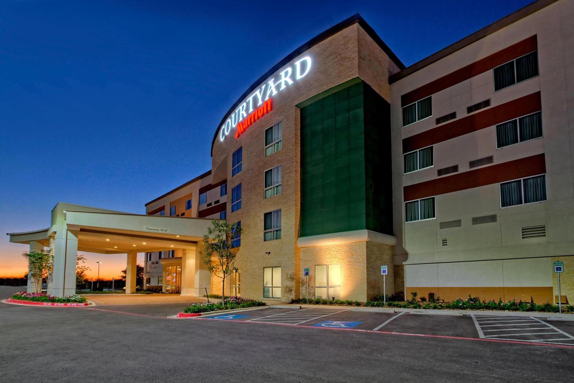 Courtyard by Marriott San Marcos photo 1