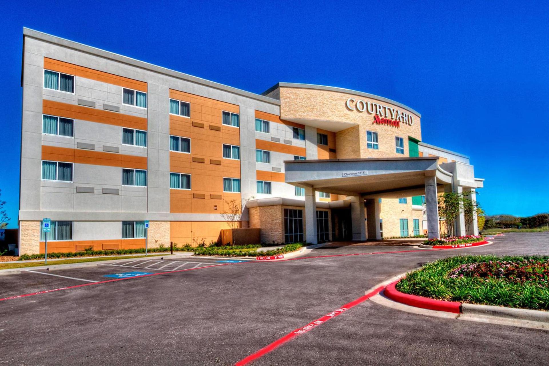 Courtyard by Marriott San Marcos photo 2
