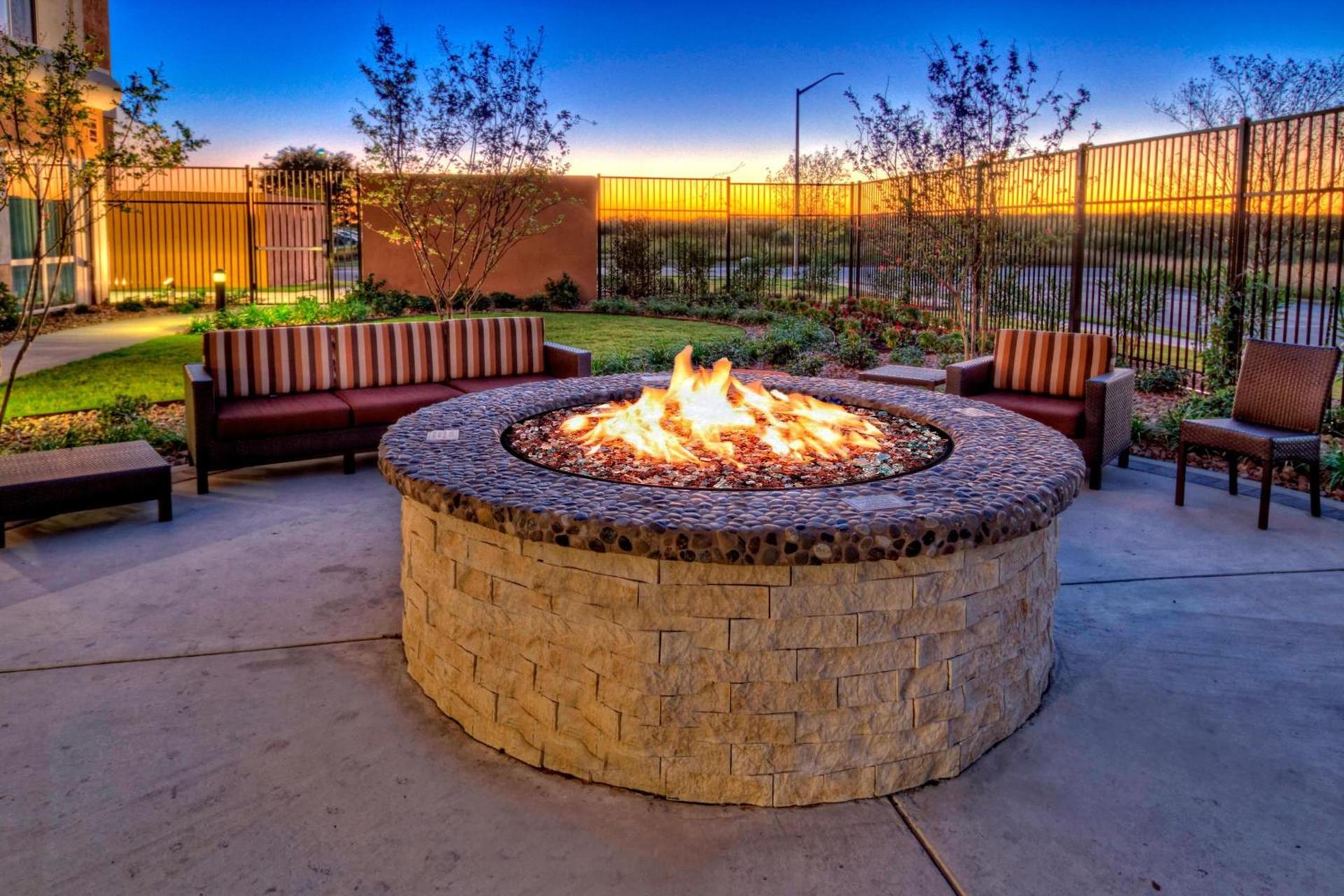 Courtyard by Marriott San Marcos photo 12