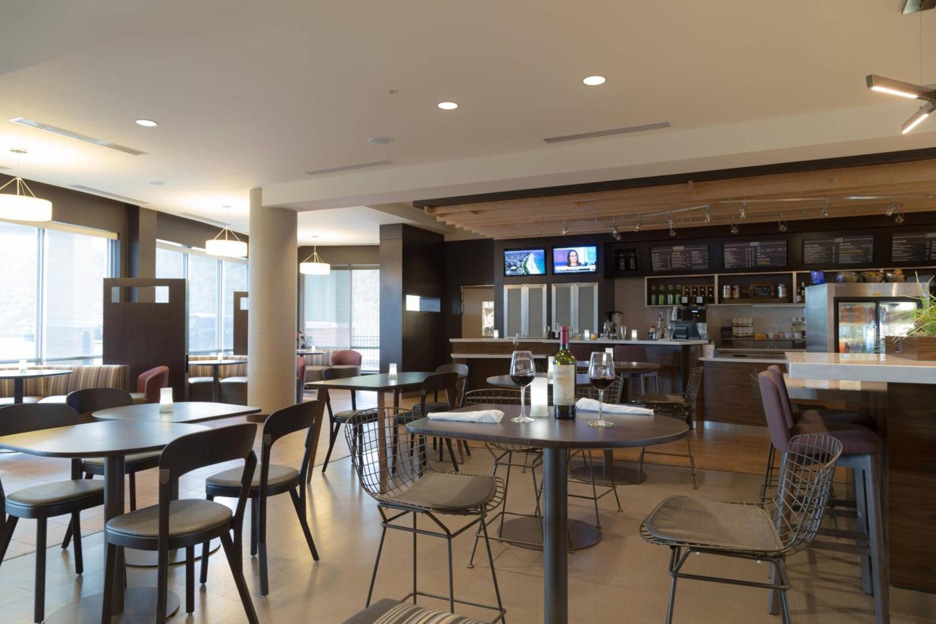 Courtyard by Marriott Morgantown photo 18