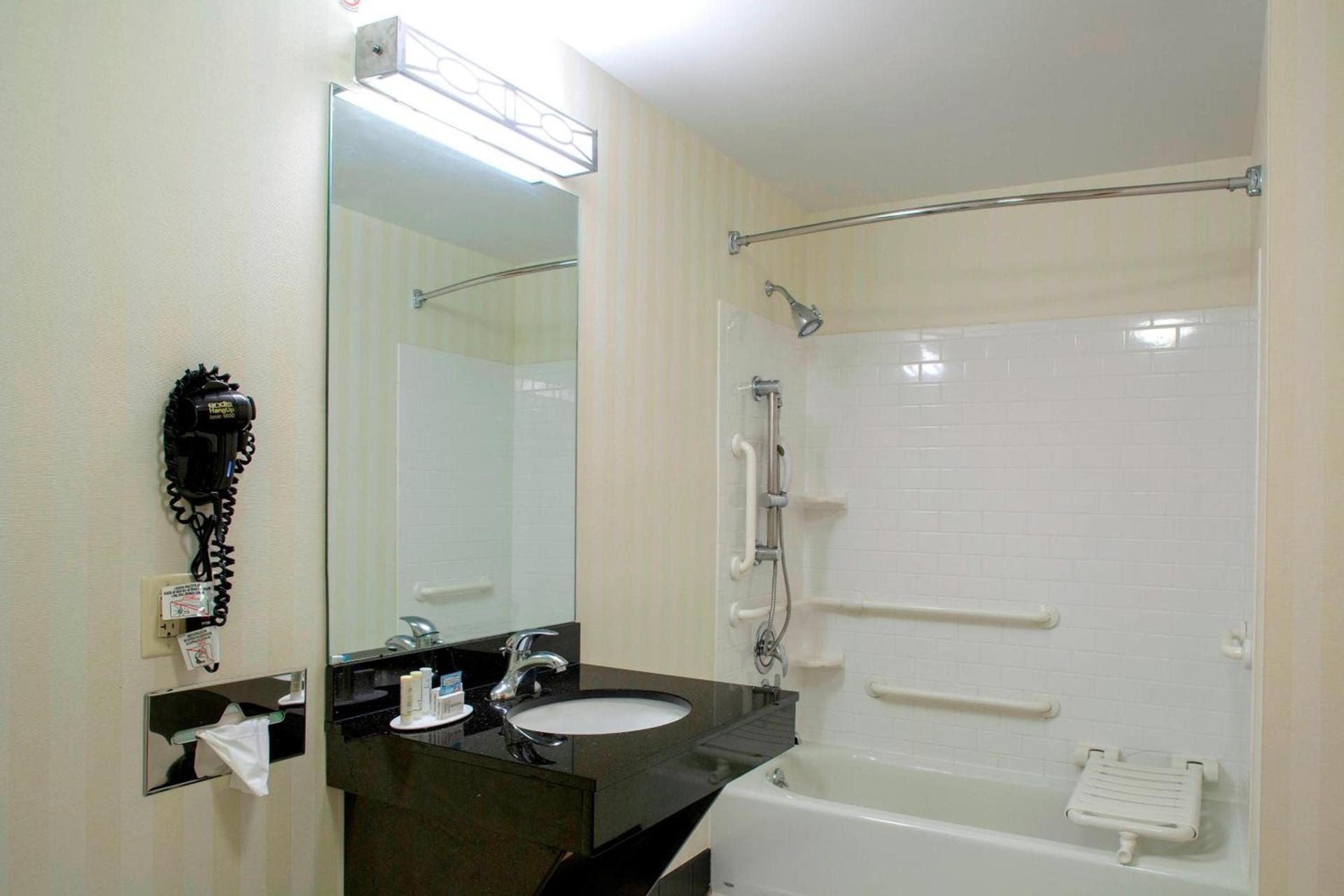 Fairfield Inn and Suites by Marriott Gadsden photo 11