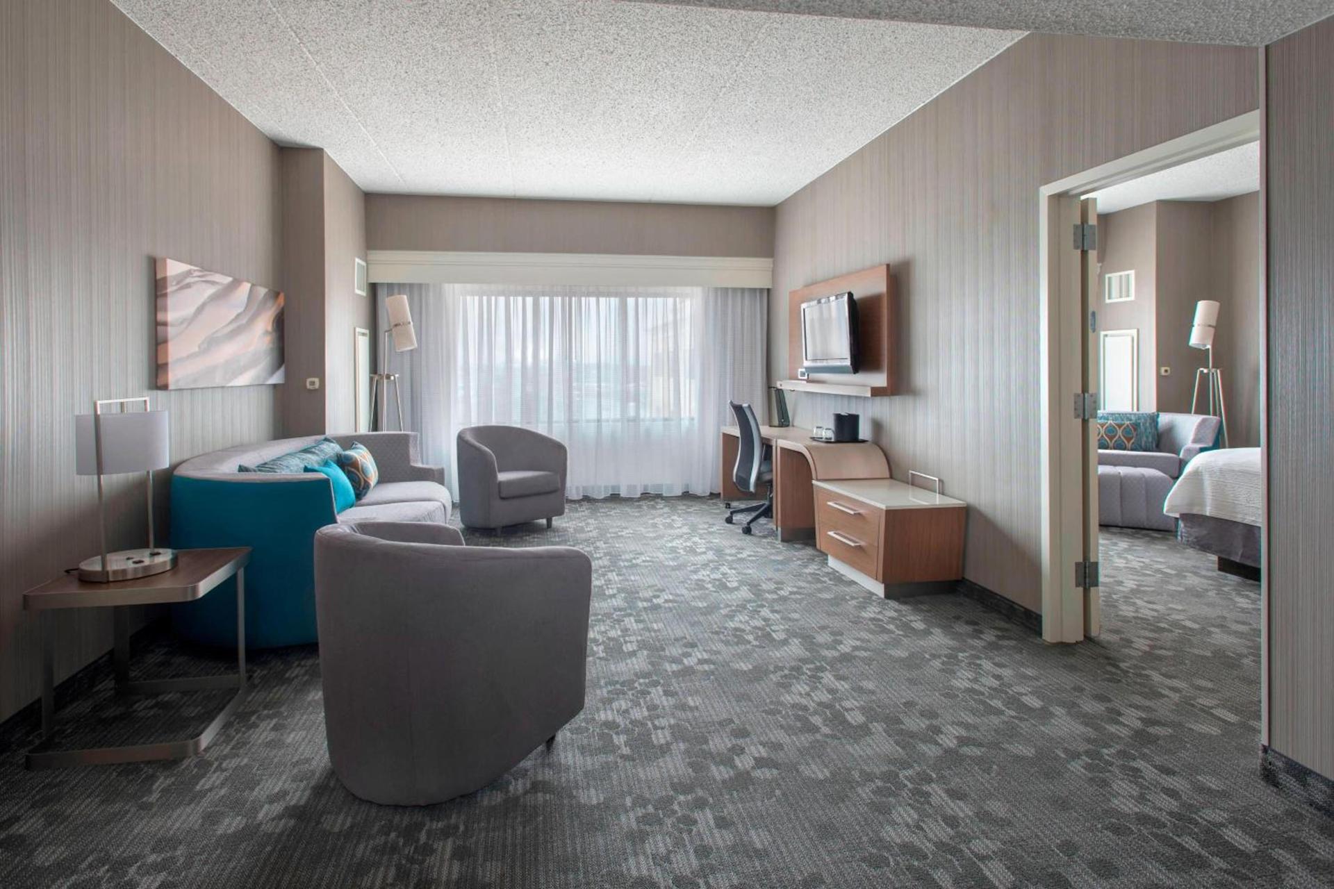 Courtyard by Marriott Newark Elizabeth photo 11