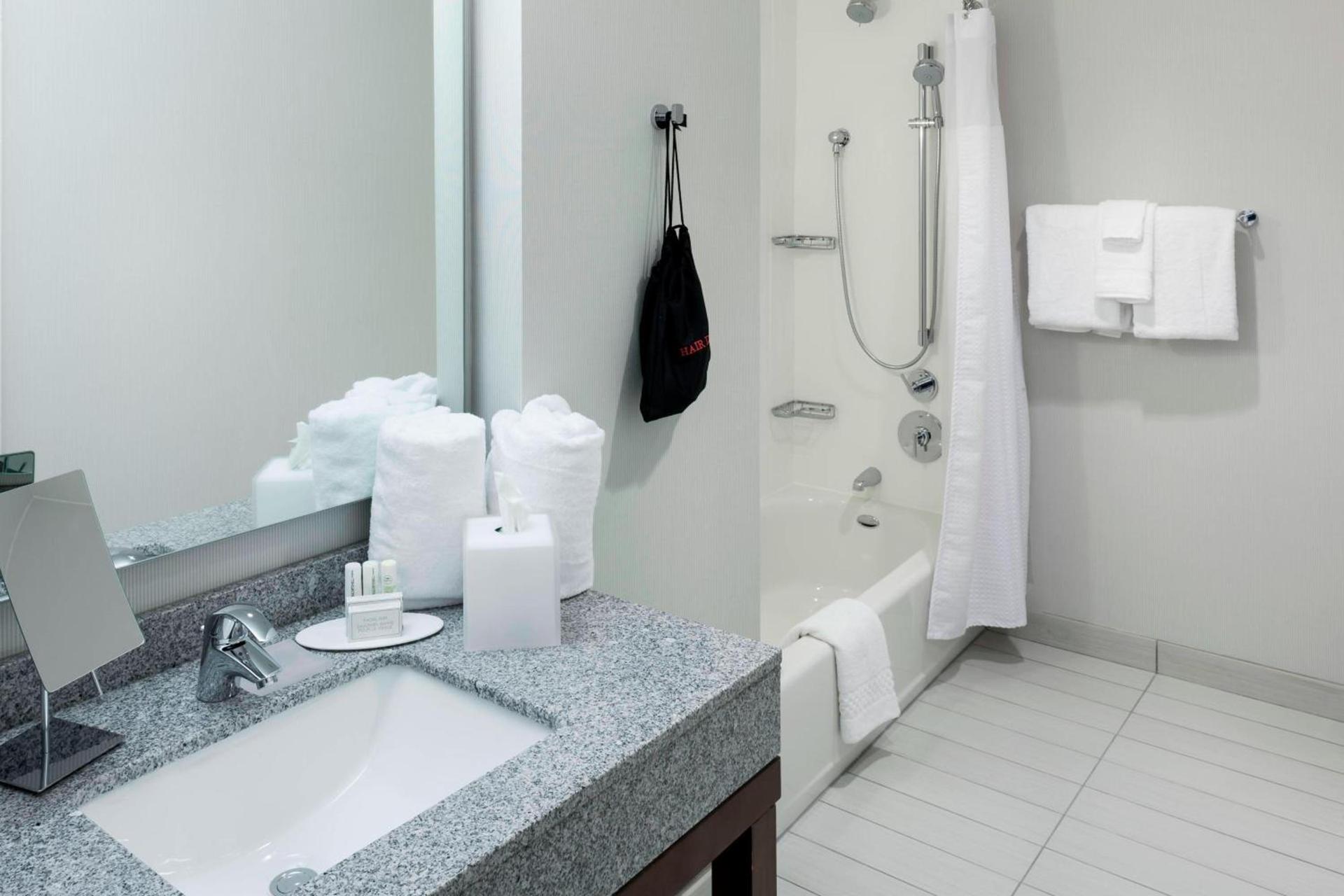Courtyard by Marriott Richmond Downtown photo 13