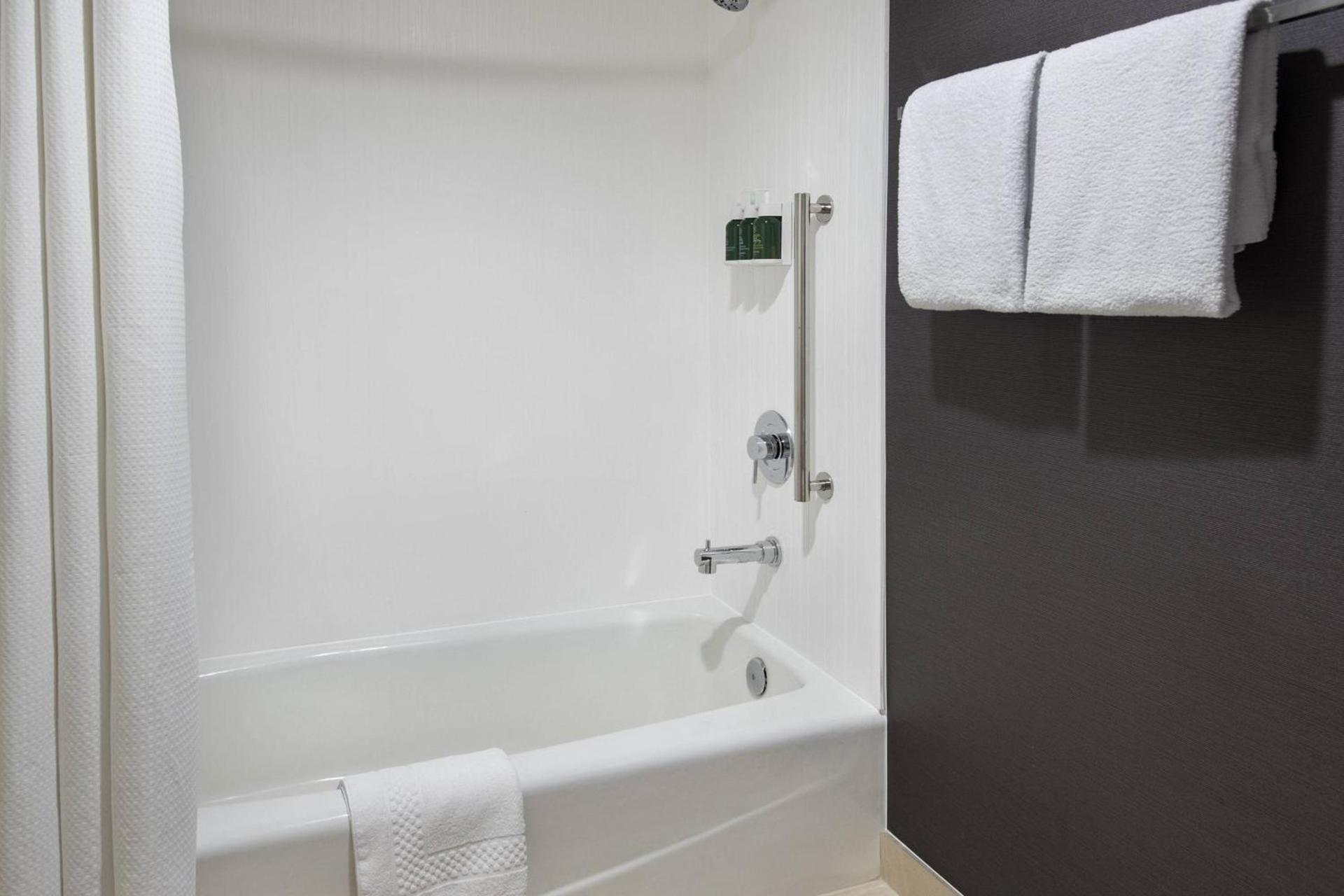 Courtyard by Marriott Poughkeepsie photo 9