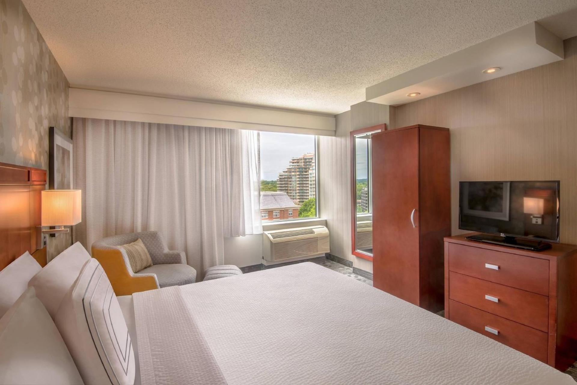 Courtyard by Marriott Bethesda Chevy Chase photo 10
