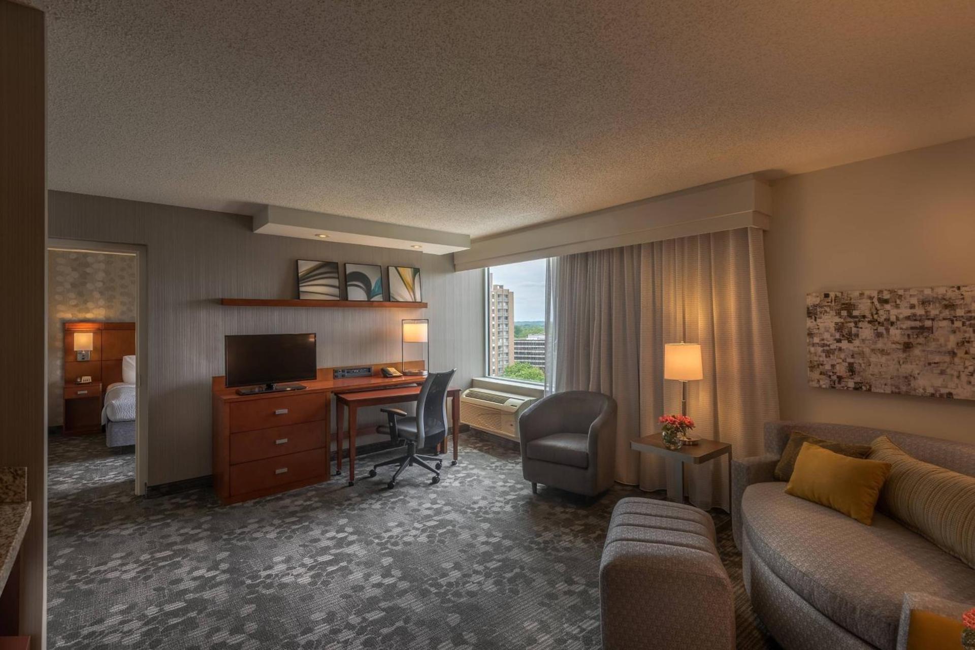 Courtyard by Marriott Bethesda Chevy Chase photo 9