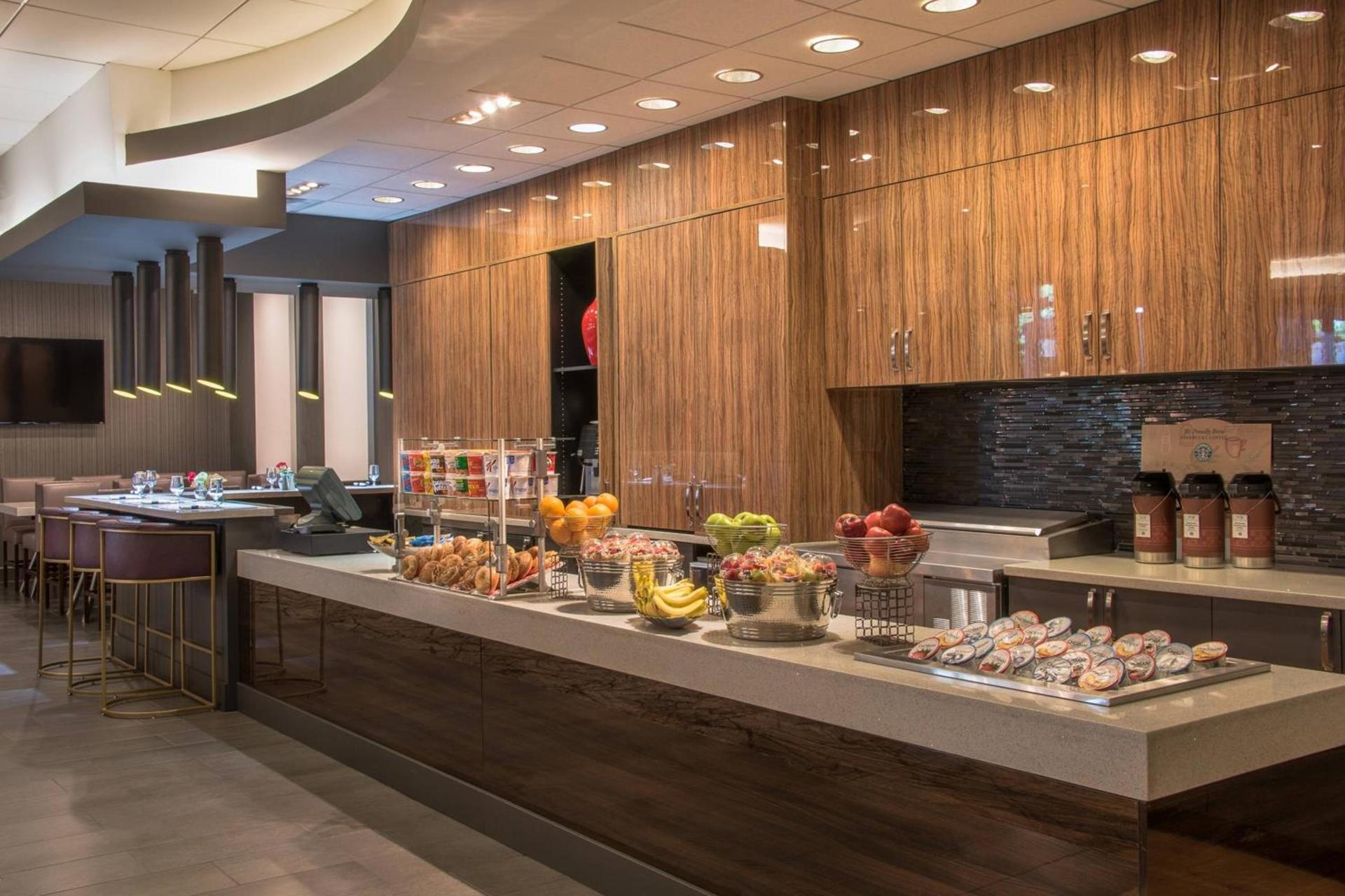 Courtyard by Marriott Bethesda Chevy Chase photo 17