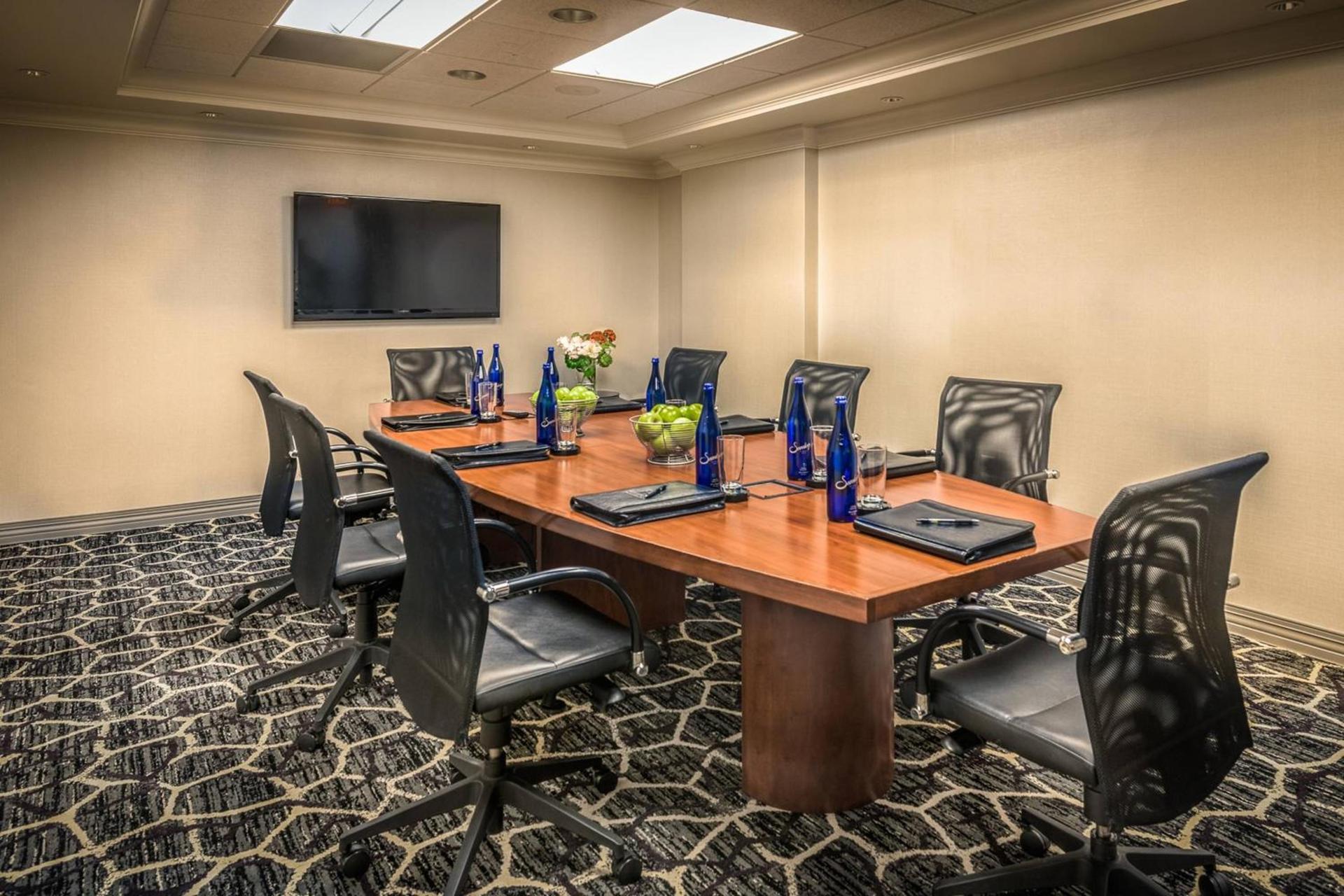 Courtyard by Marriott Bethesda Chevy Chase photo 21