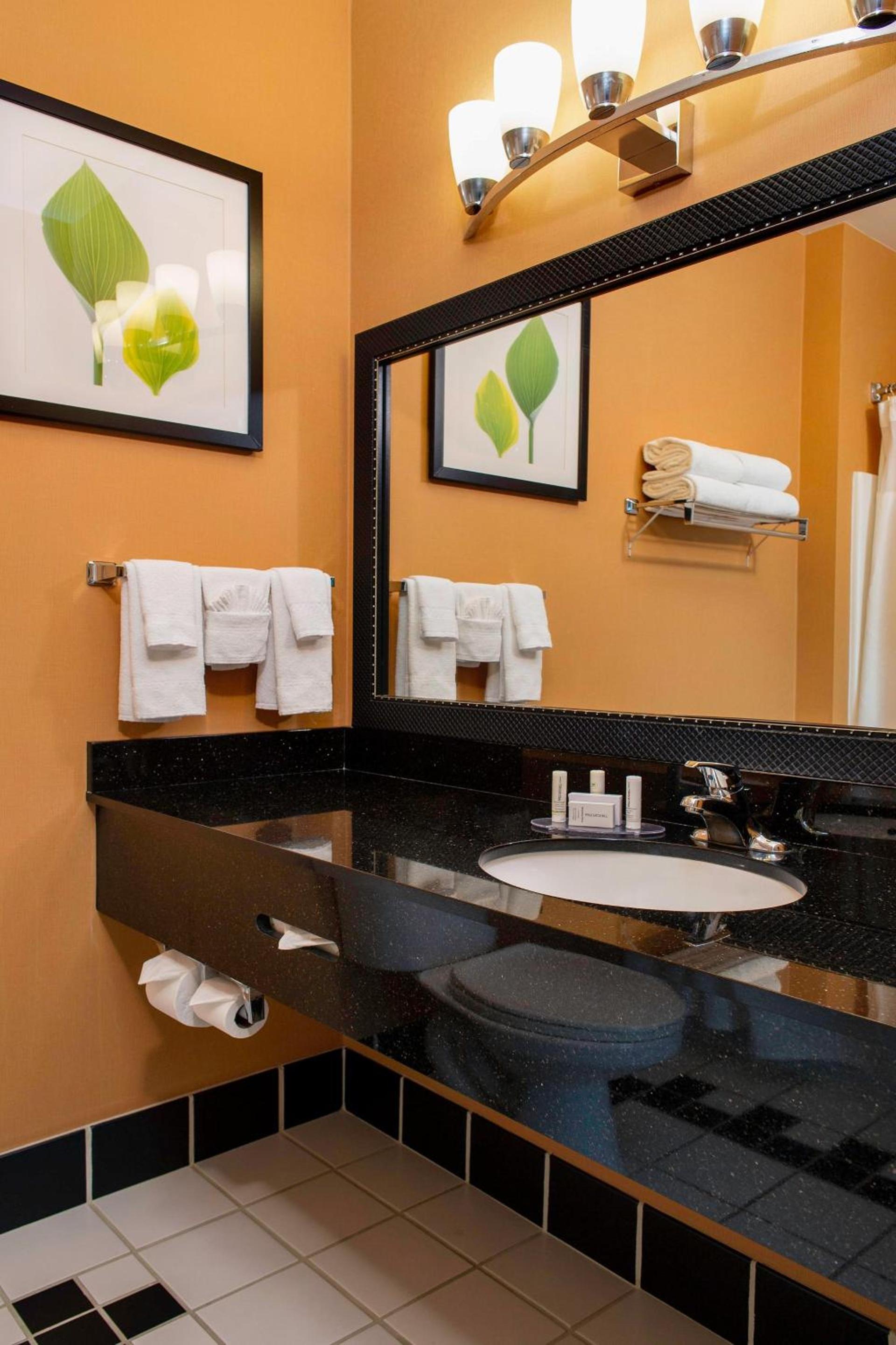Fairfield Inn and Suites Santa Rosa Sebastopol photo 8