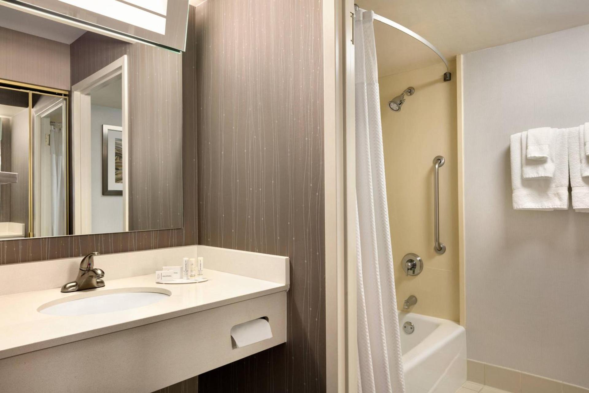 Courtyard by Marriott Tysons McLean photo 10