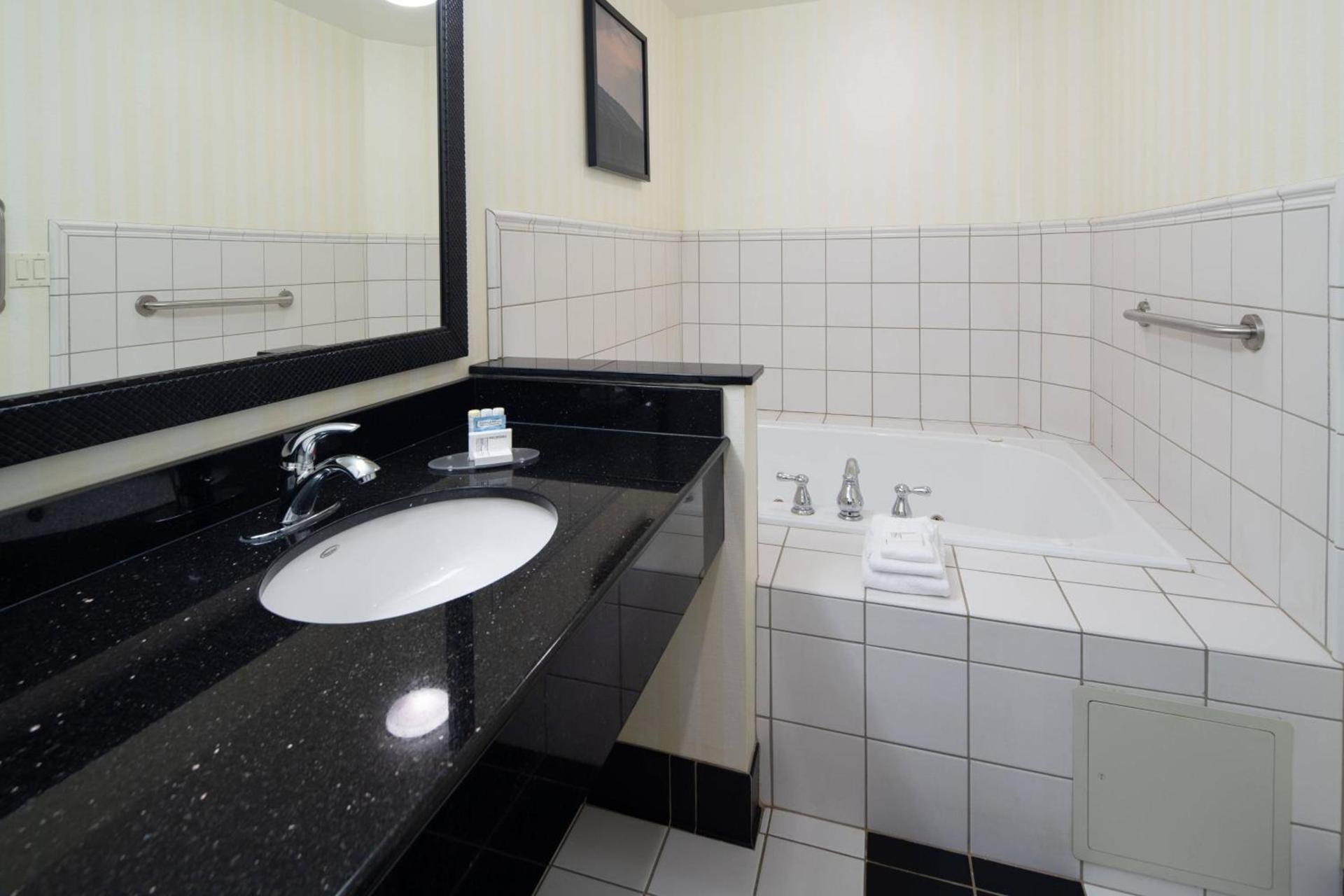 Fairfield Inn & Suites Seattle Bremerton photo 9