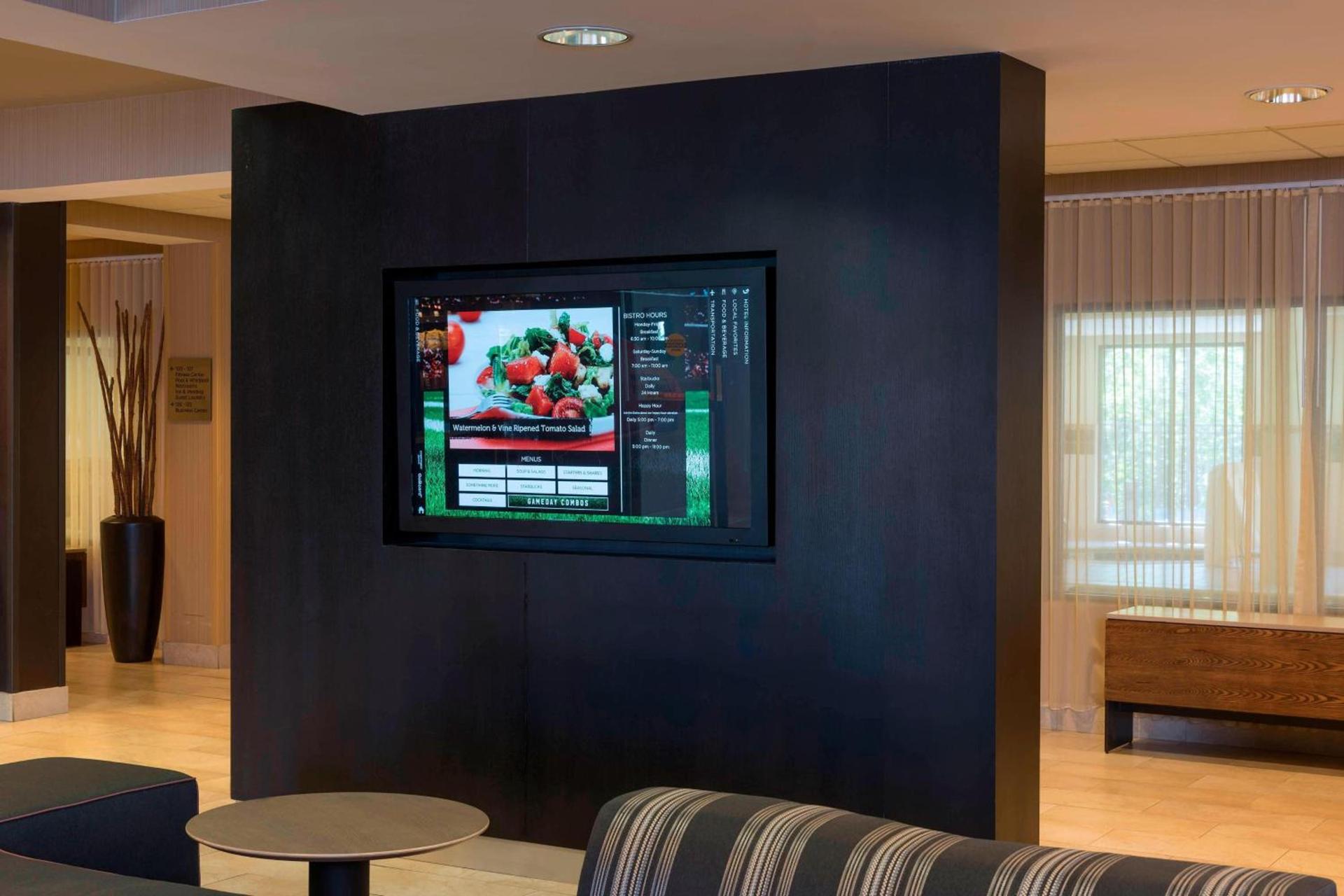 Courtyard by Marriott Traverse City photo 16