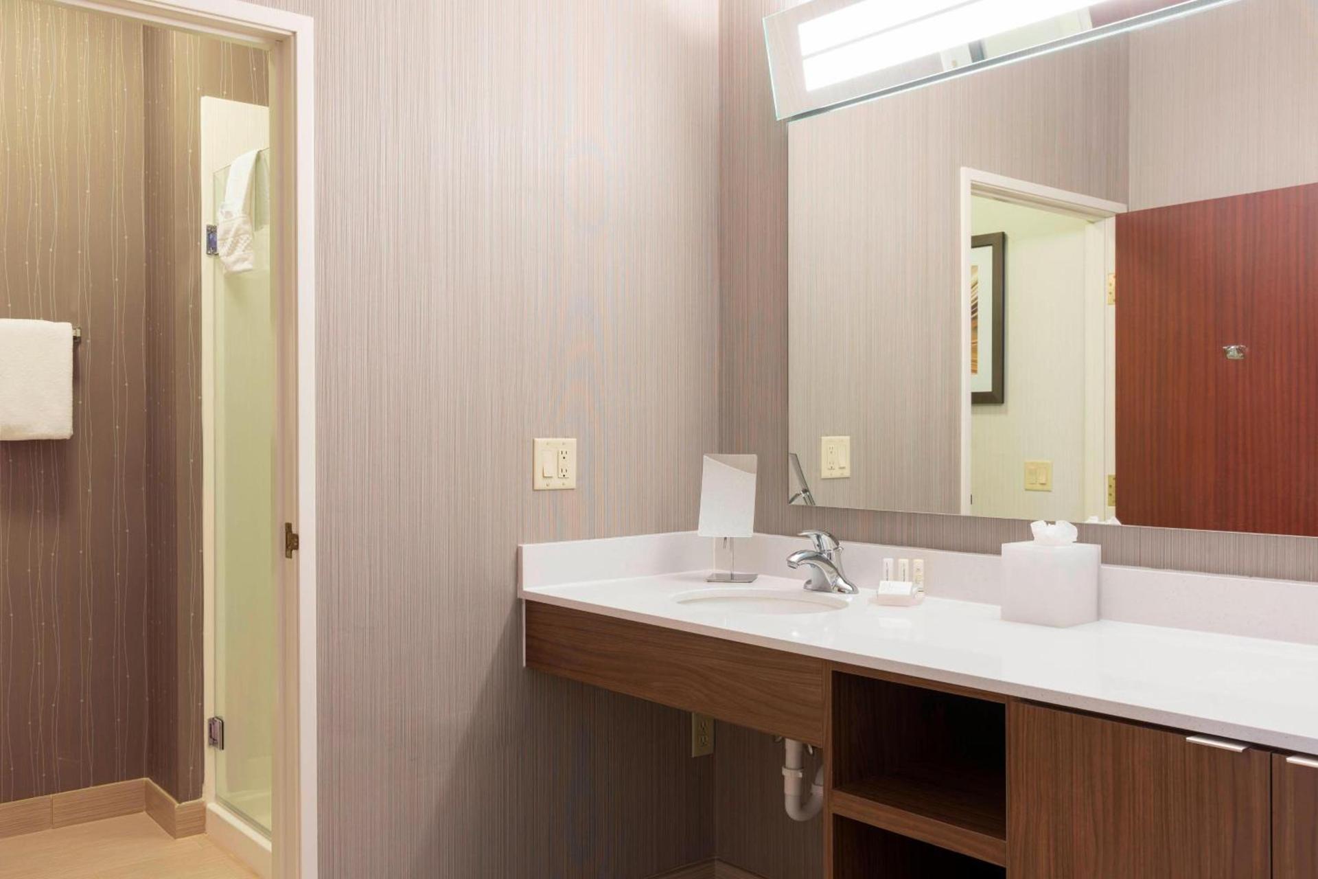 Courtyard by Marriott Traverse City photo 15