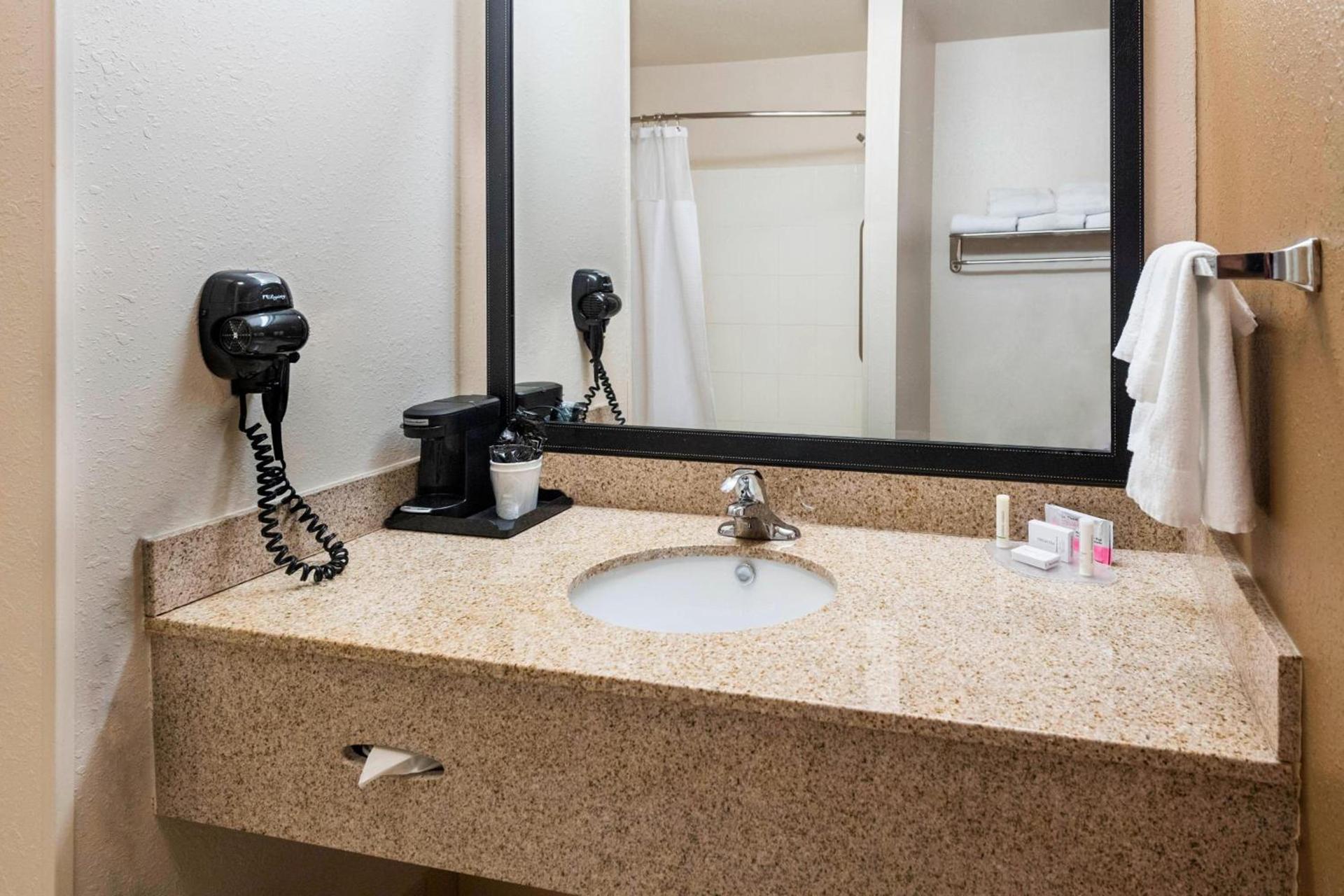 Fairfield Inn & Suites Marianna photo 11