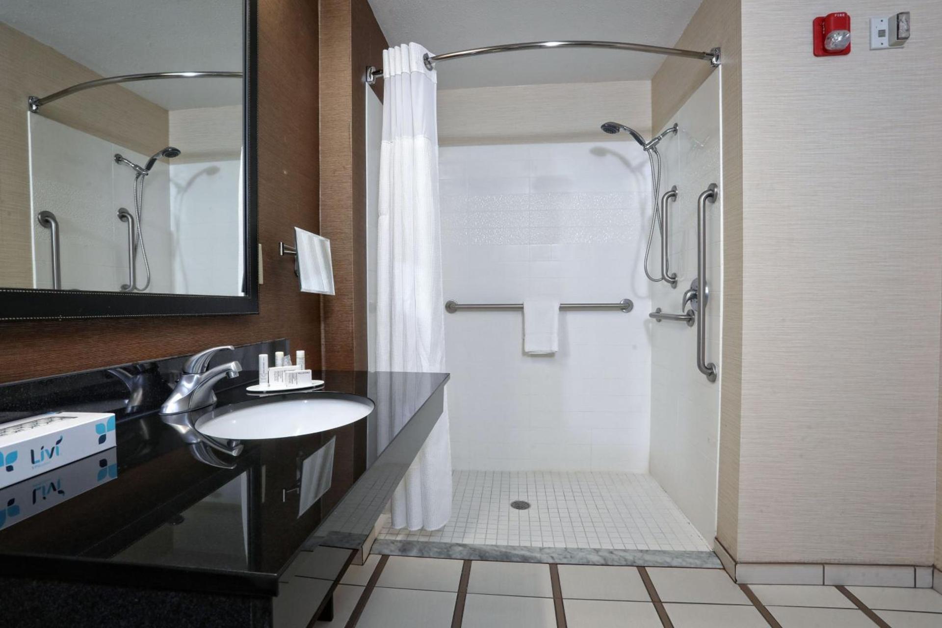 Fairfield Inn & Suites by Marriott Charleston North/Ashley Phosphate photo 21
