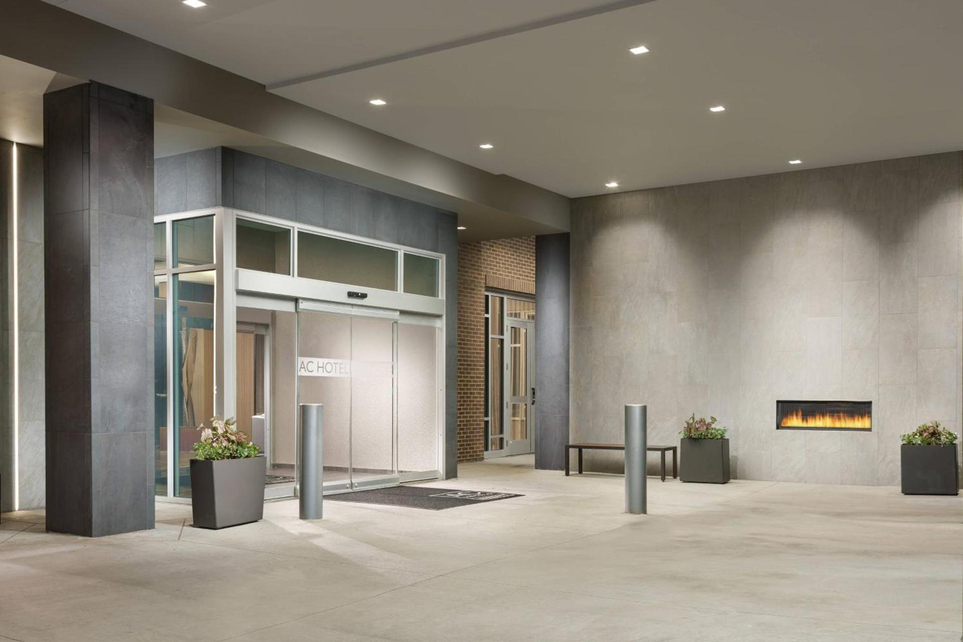 AC Hotel by Marriott Chapel Hill Downtown photo 4