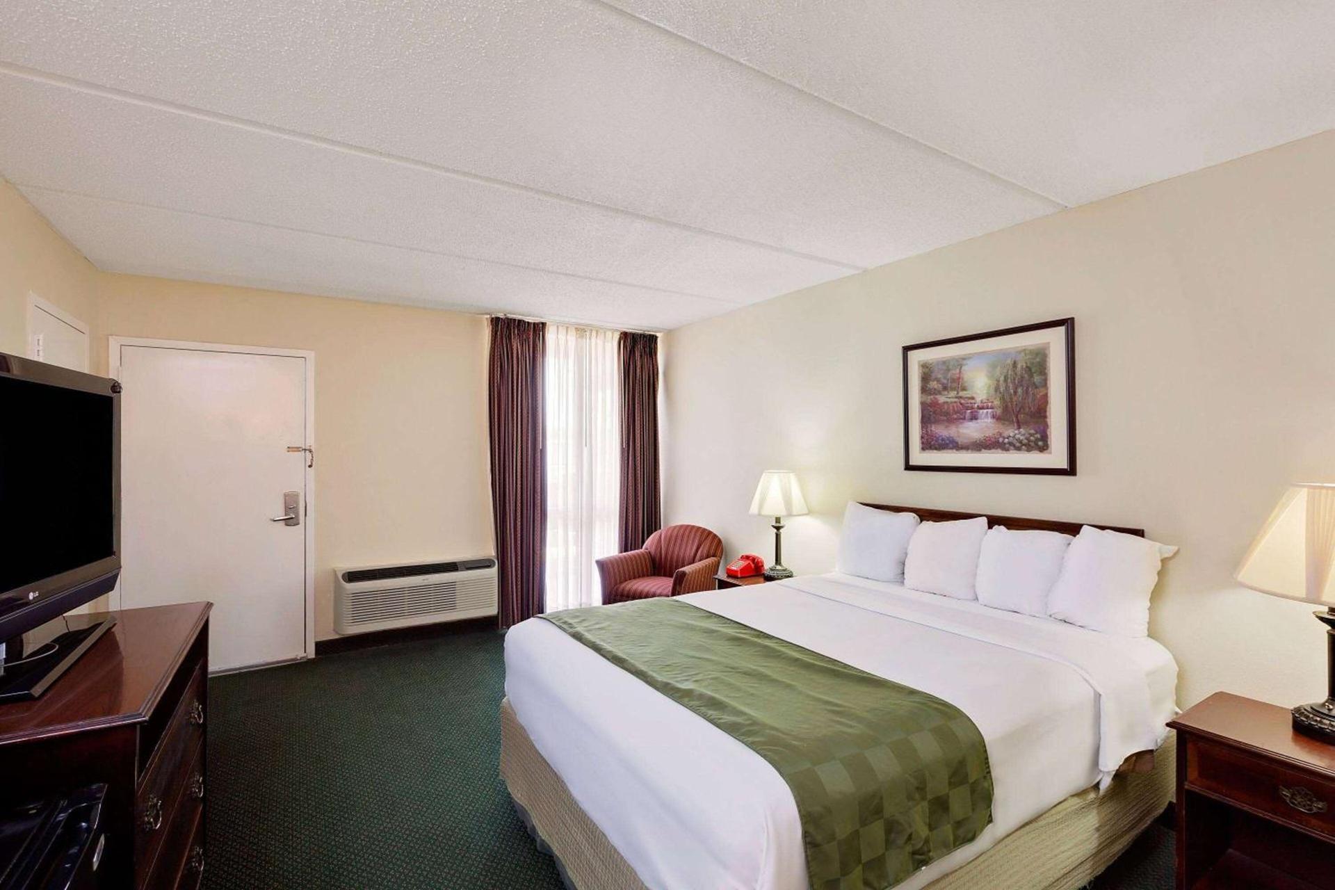 Days Inn by Wyndham Bay City photo 6