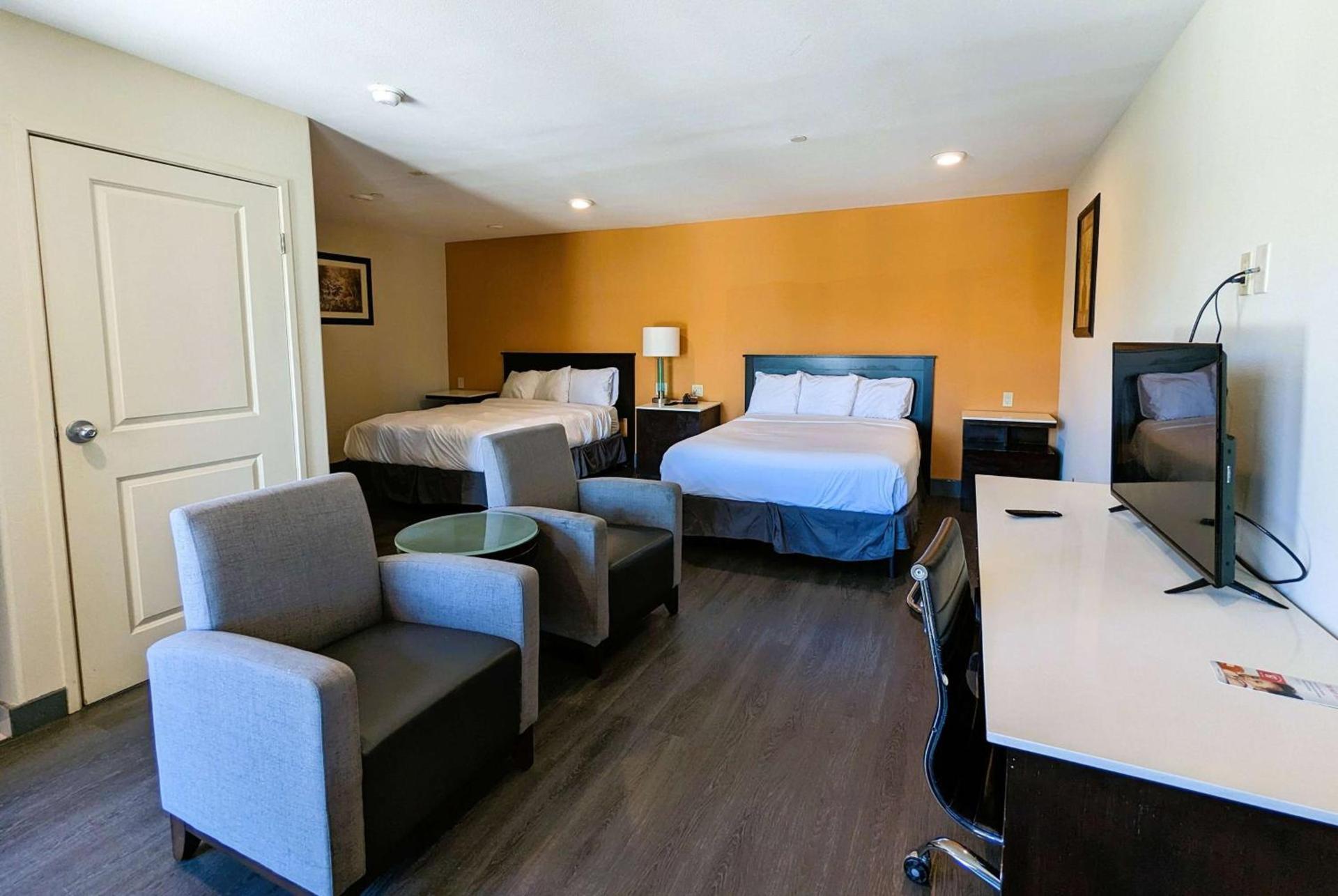 Ramada by Wyndham Culver City photo 20