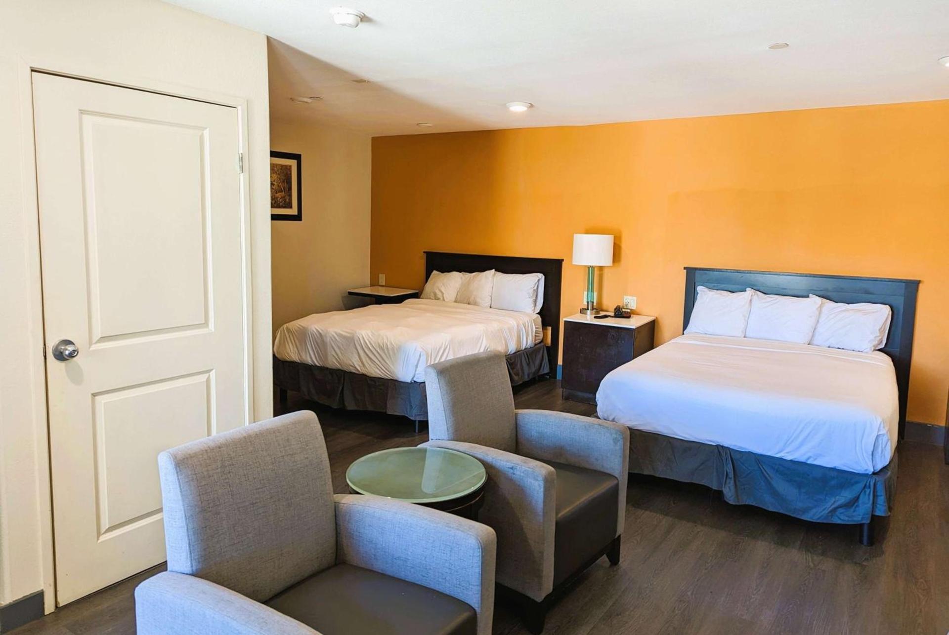 Ramada by Wyndham Culver City photo 21