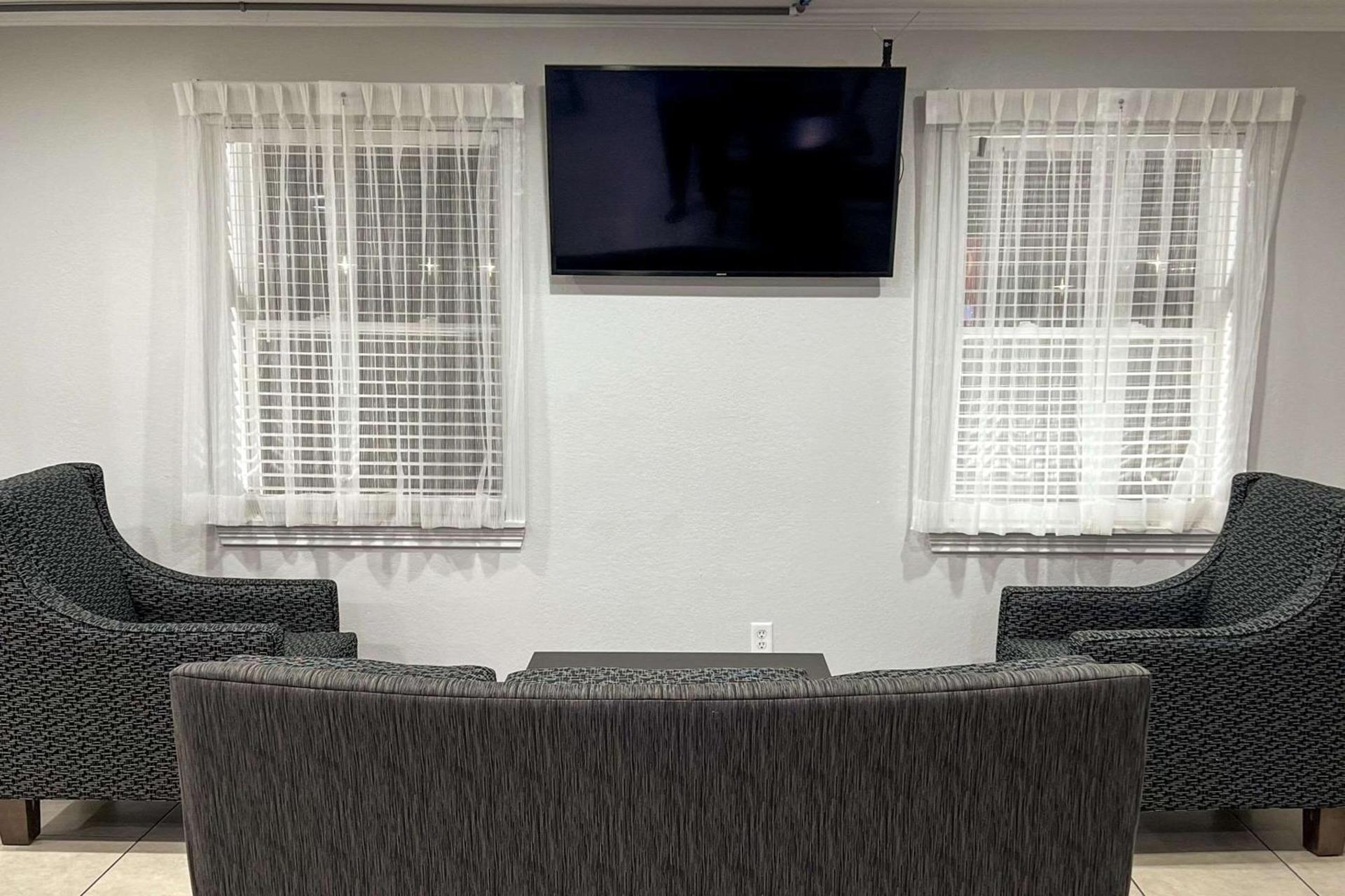 Quality Inn & Suites Columbus West photo 2