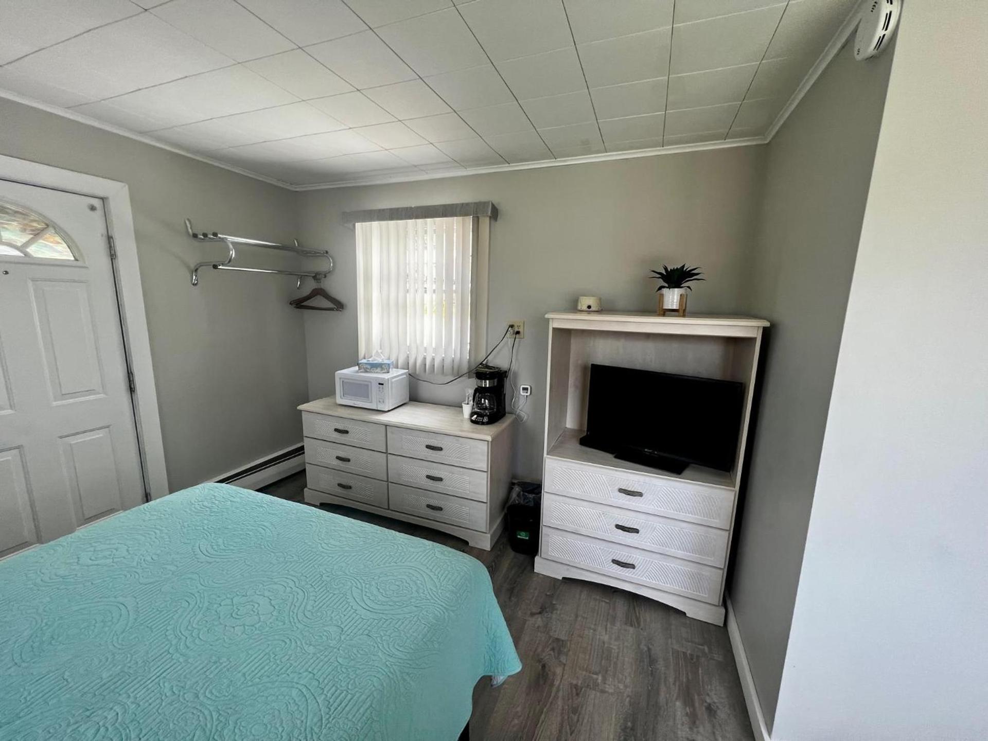 Claddagh Motel & Suites photo 100