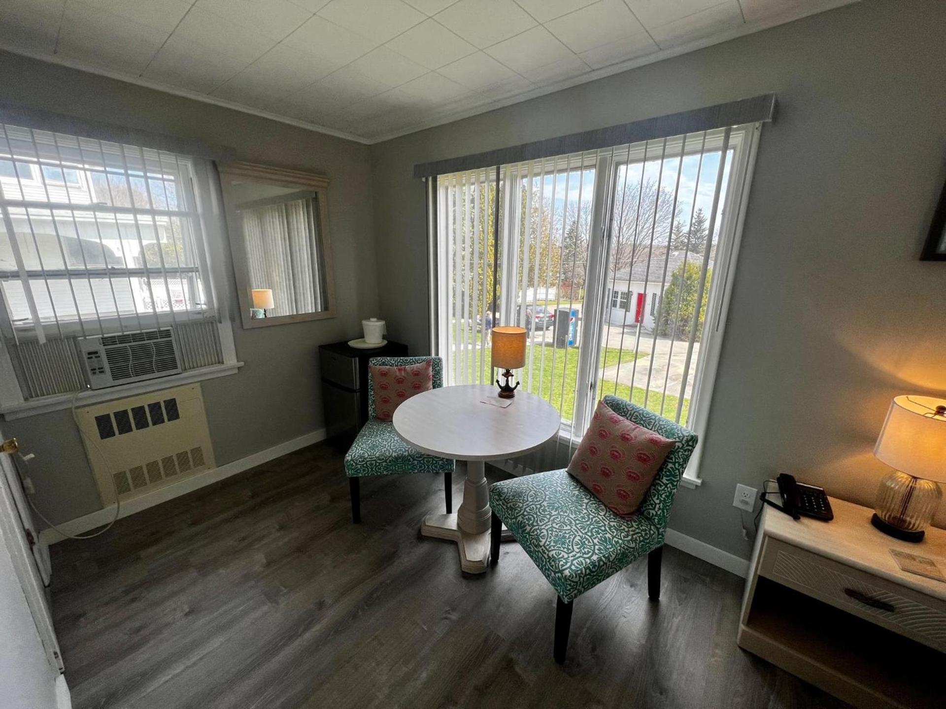 Claddagh Motel & Suites photo 99
