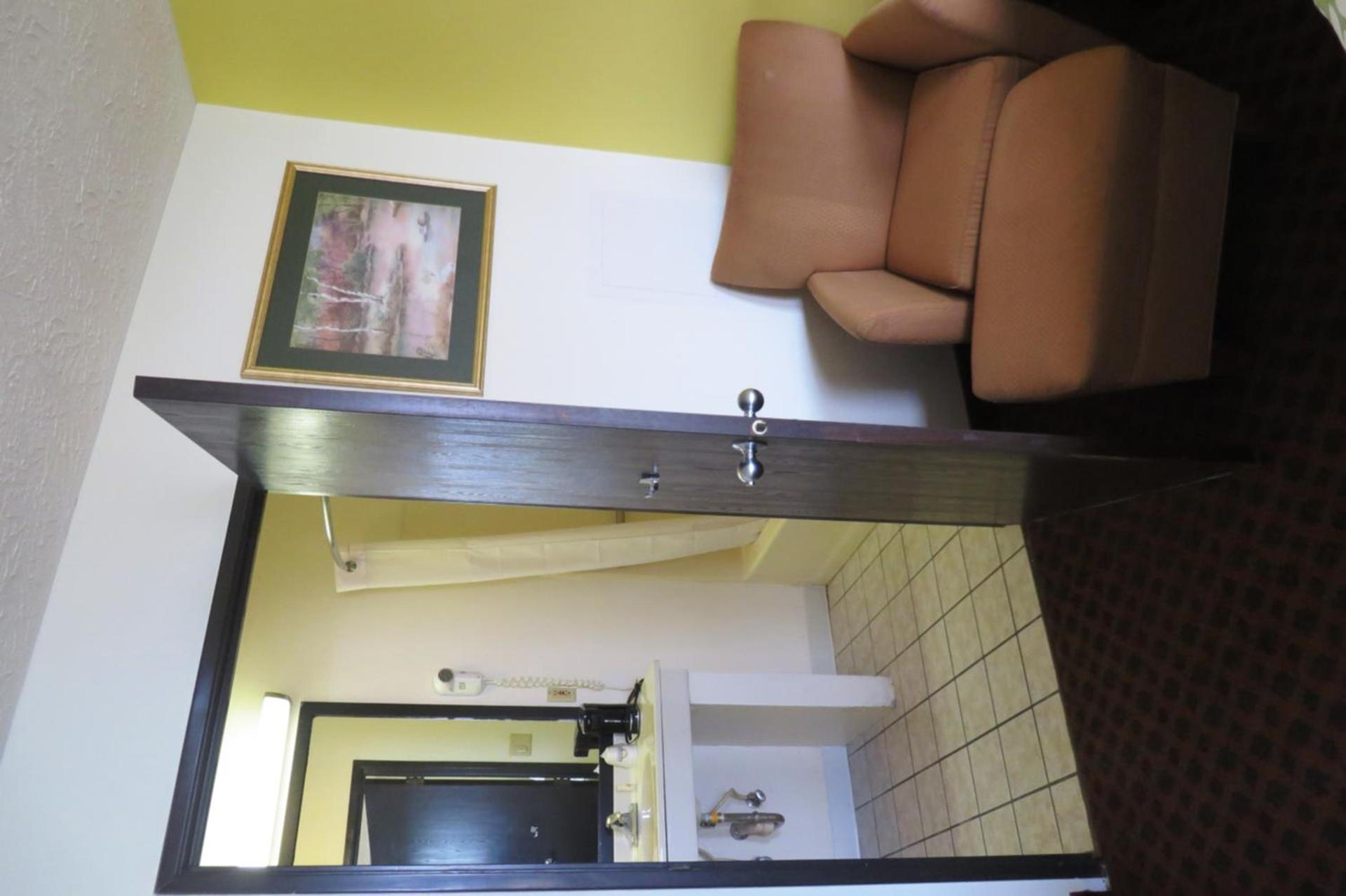 Days Inn by Wyndham Plainfield photo 27