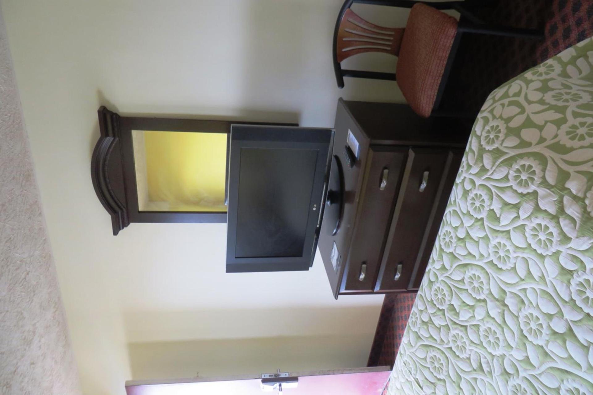 Days Inn by Wyndham Plainfield photo 26