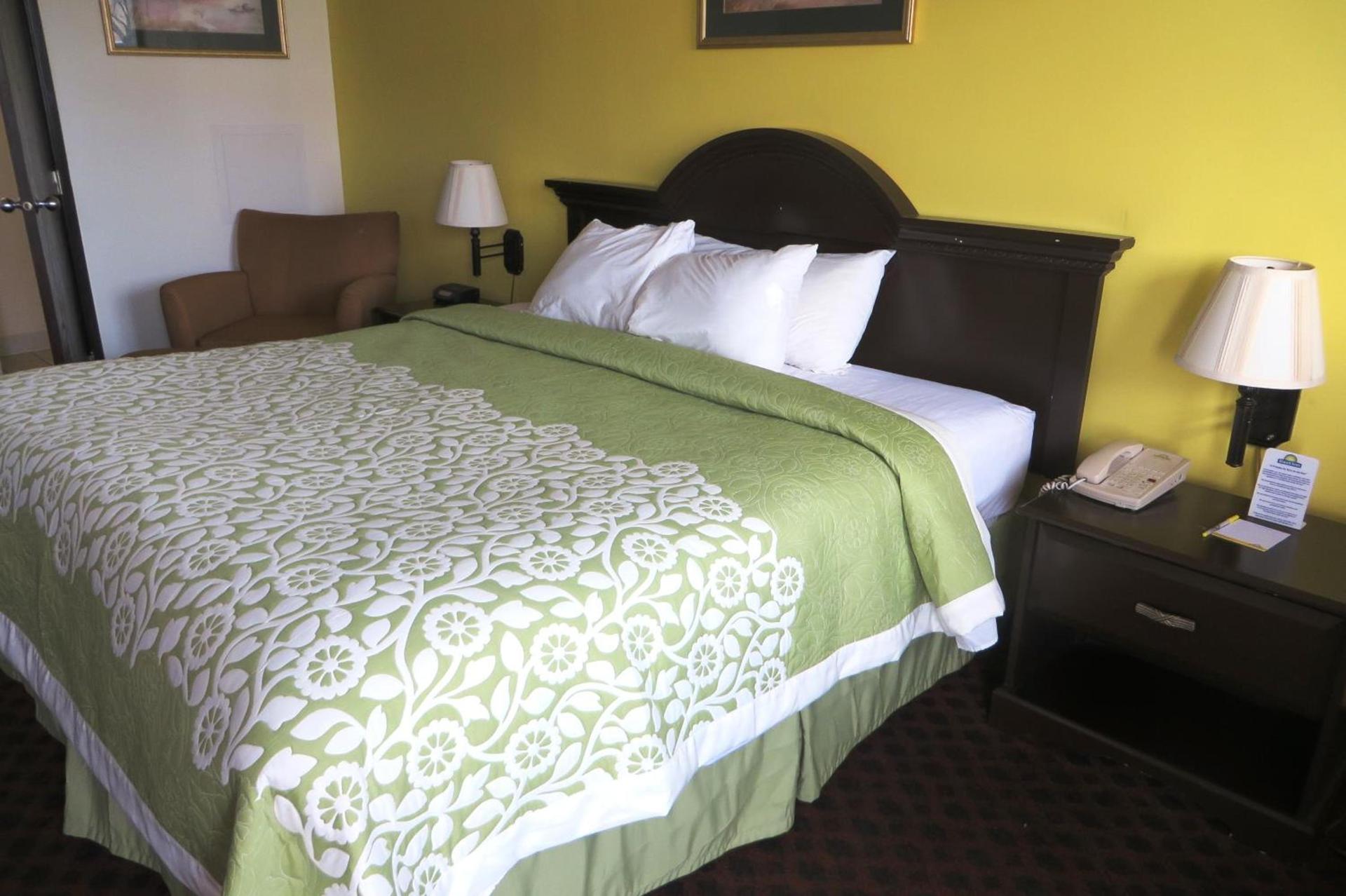 Days Inn by Wyndham Plainfield photo 9