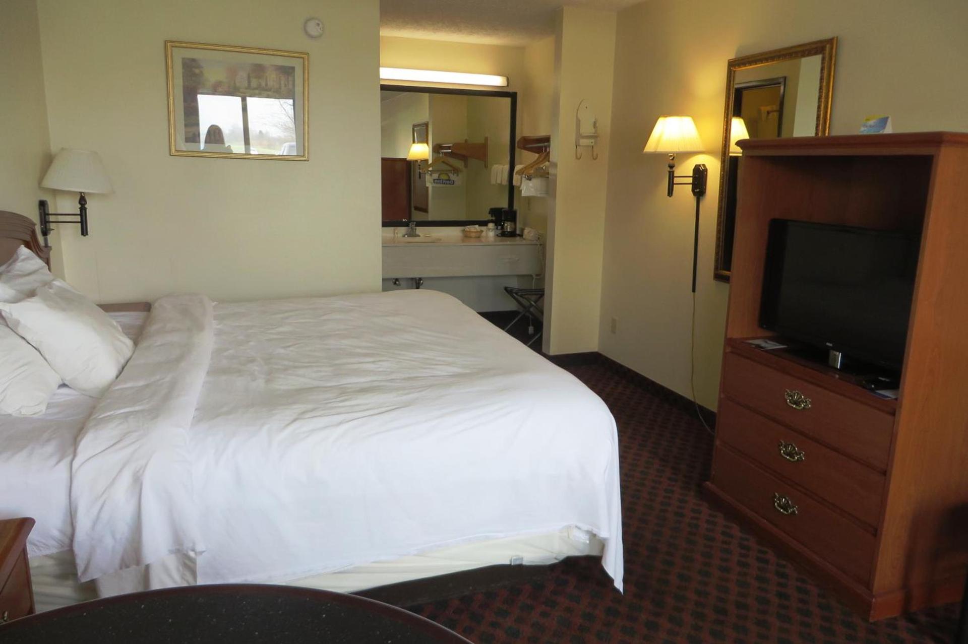 Days Inn by Wyndham Plainfield photo 13
