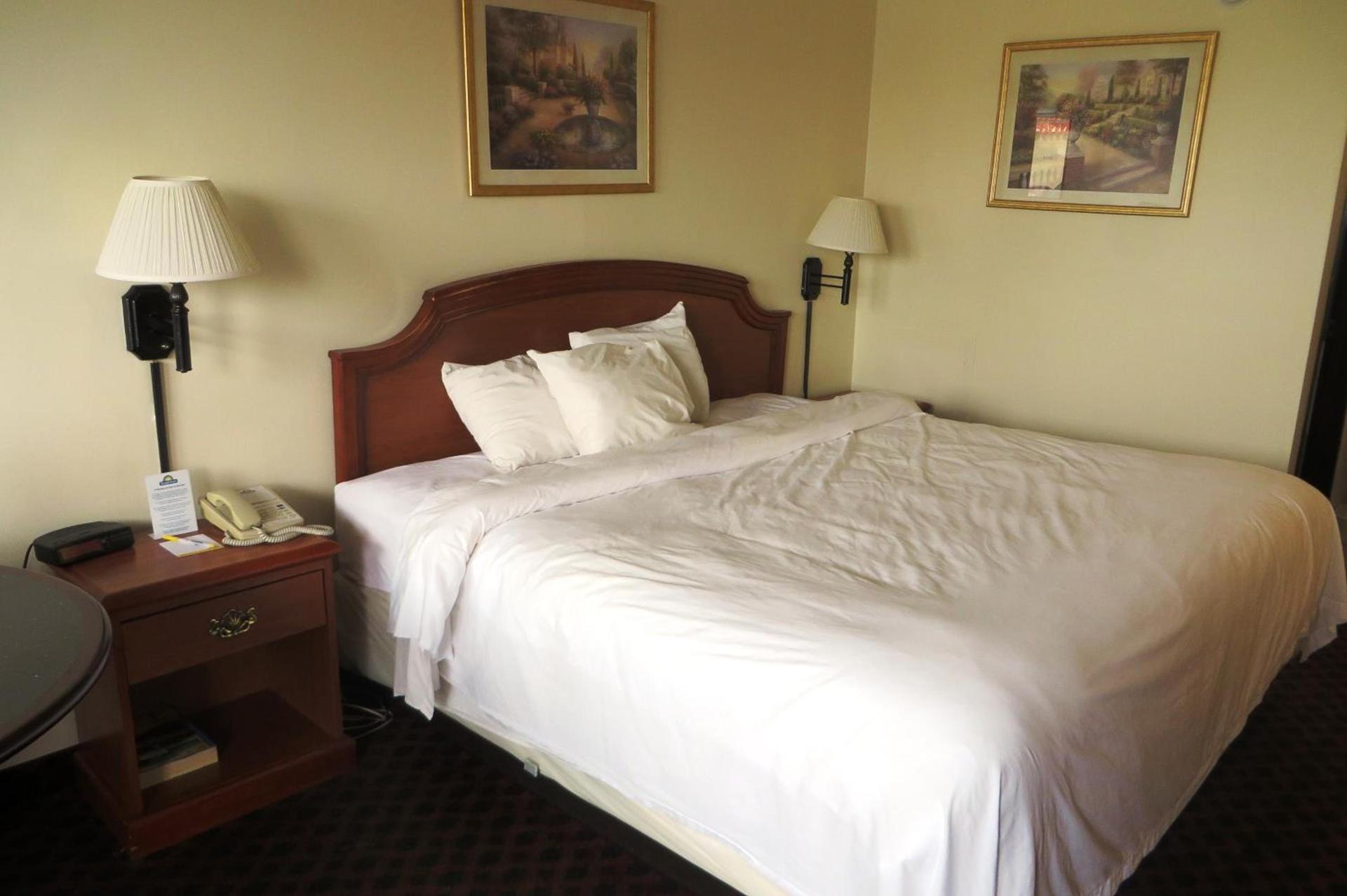 Days Inn by Wyndham Plainfield photo 10