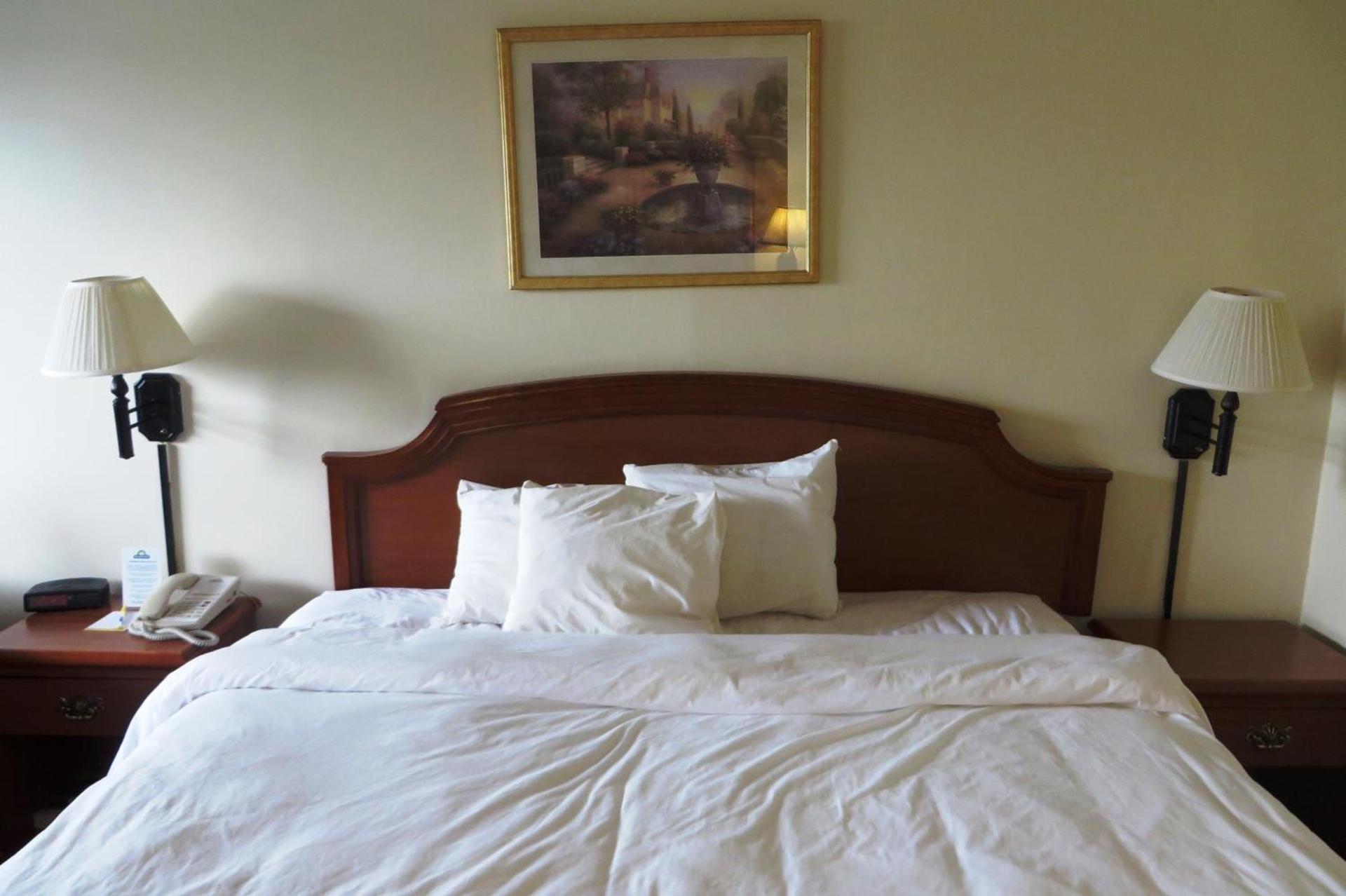 Days Inn by Wyndham Plainfield photo 32