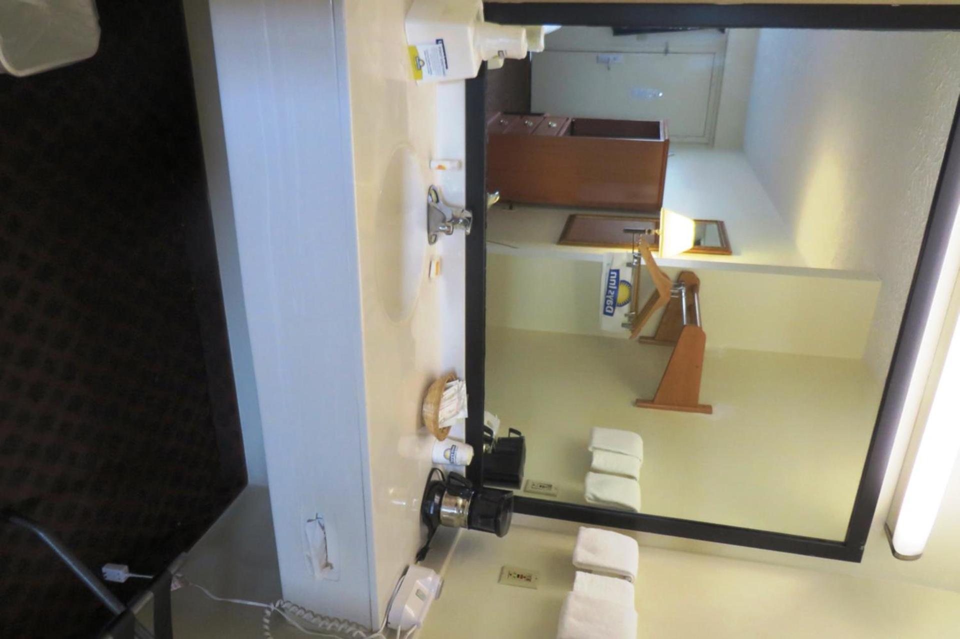 Days Inn by Wyndham Plainfield photo 31