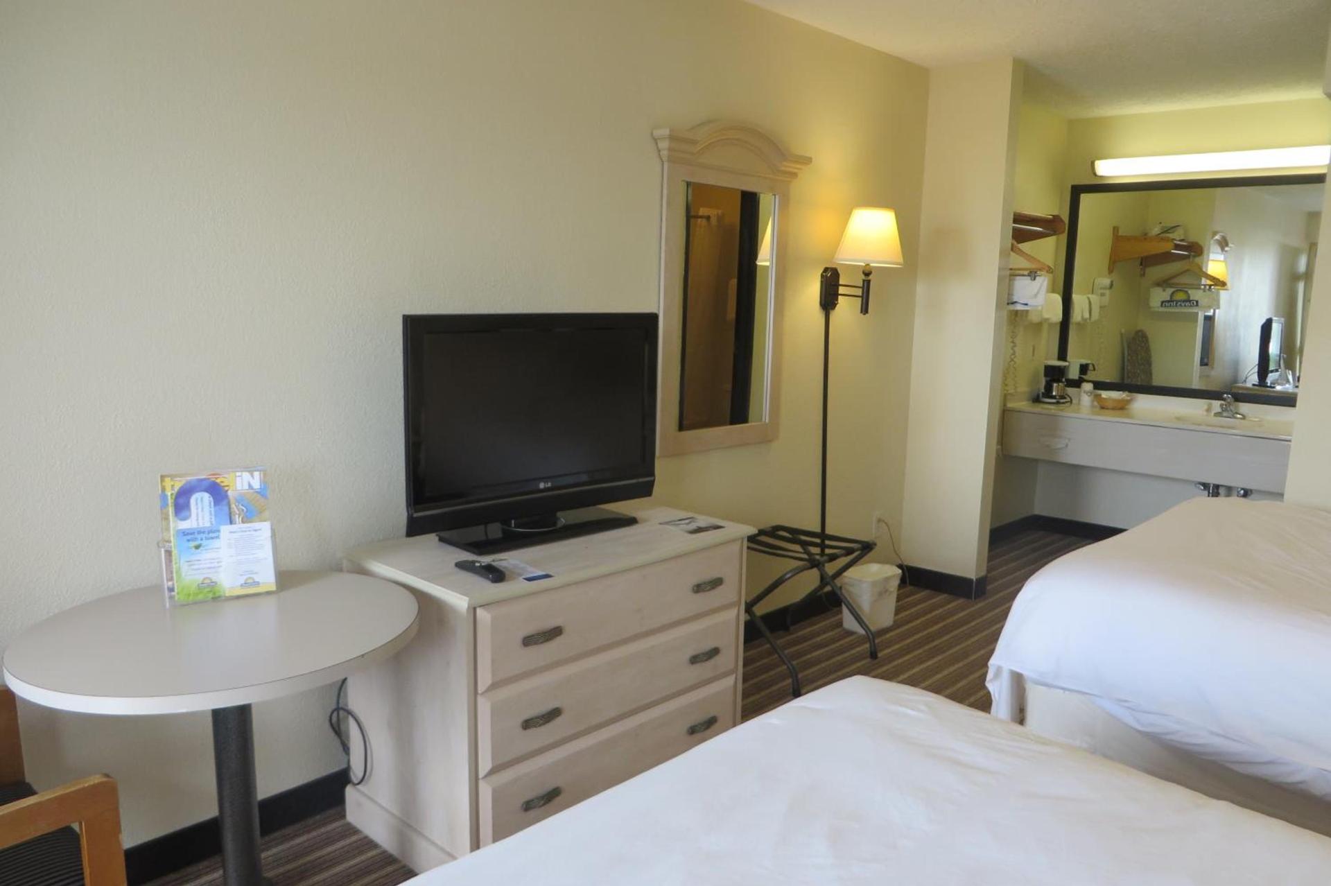 Days Inn by Wyndham Plainfield photo 28