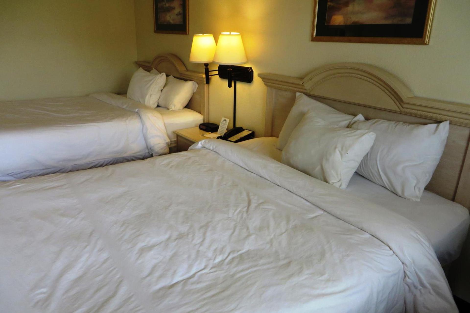 Days Inn by Wyndham Plainfield photo 30