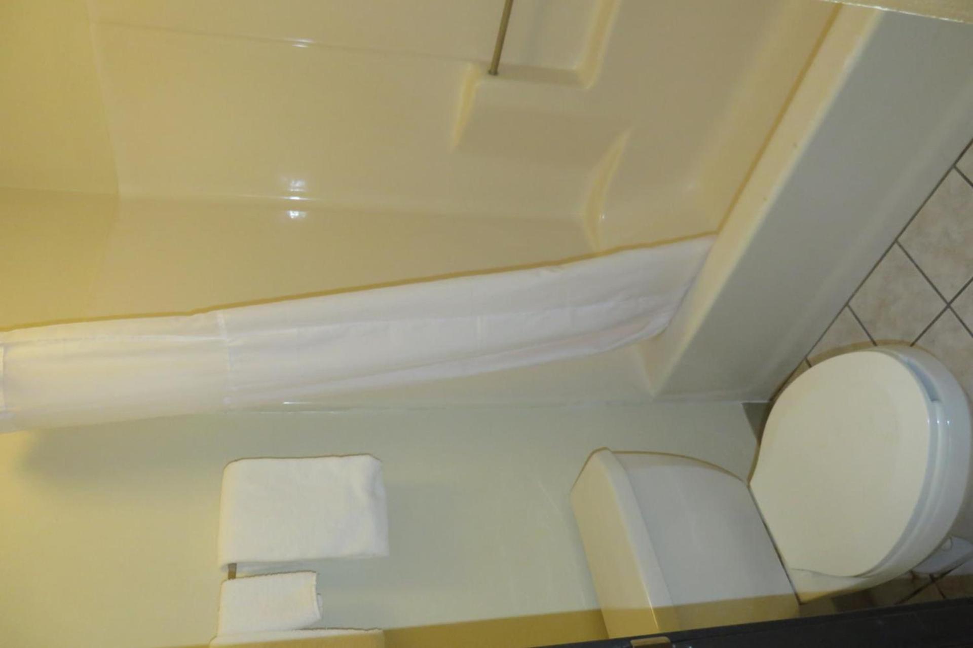 Days Inn by Wyndham Plainfield photo 36