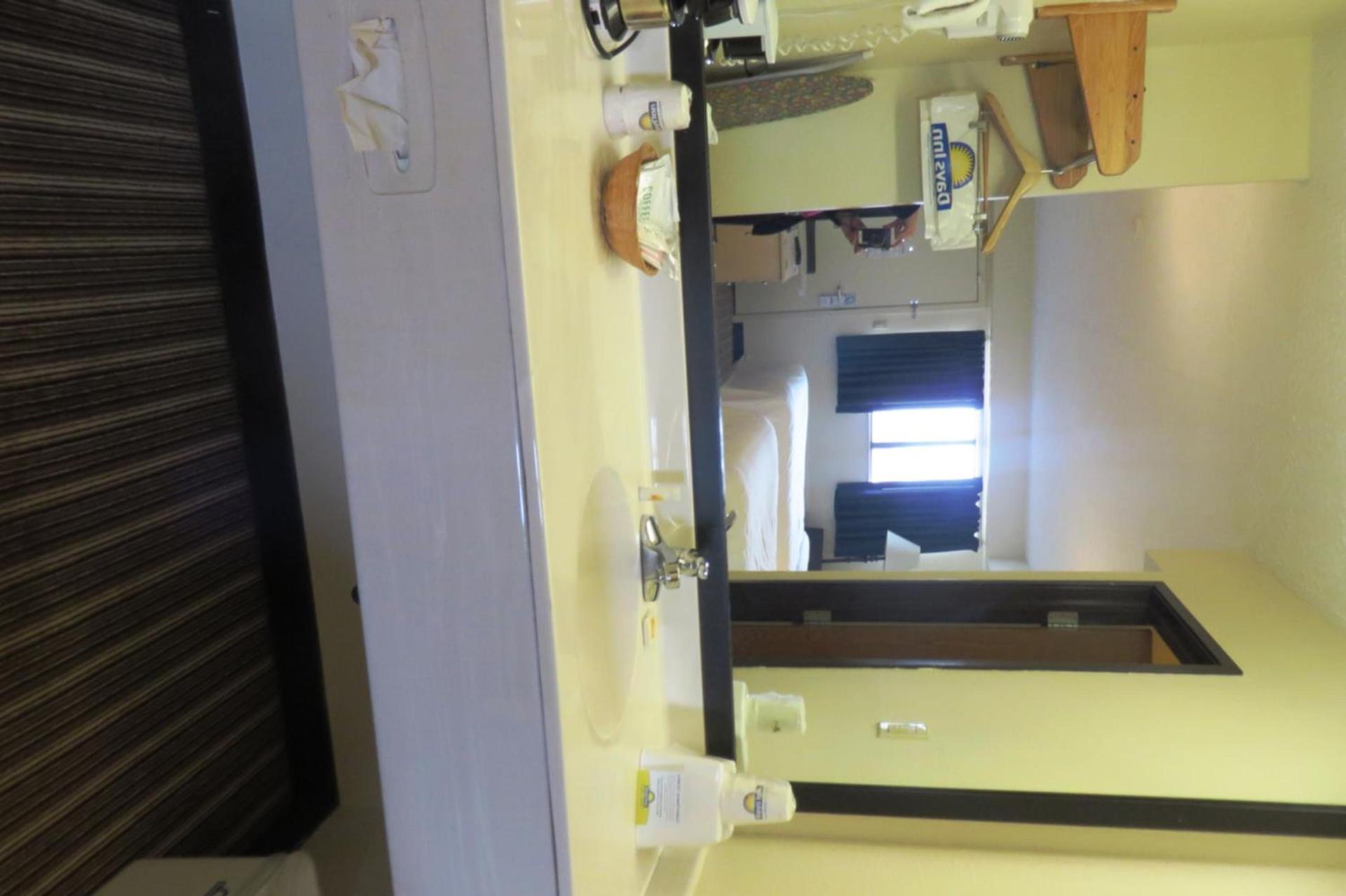 Days Inn by Wyndham Plainfield photo 21