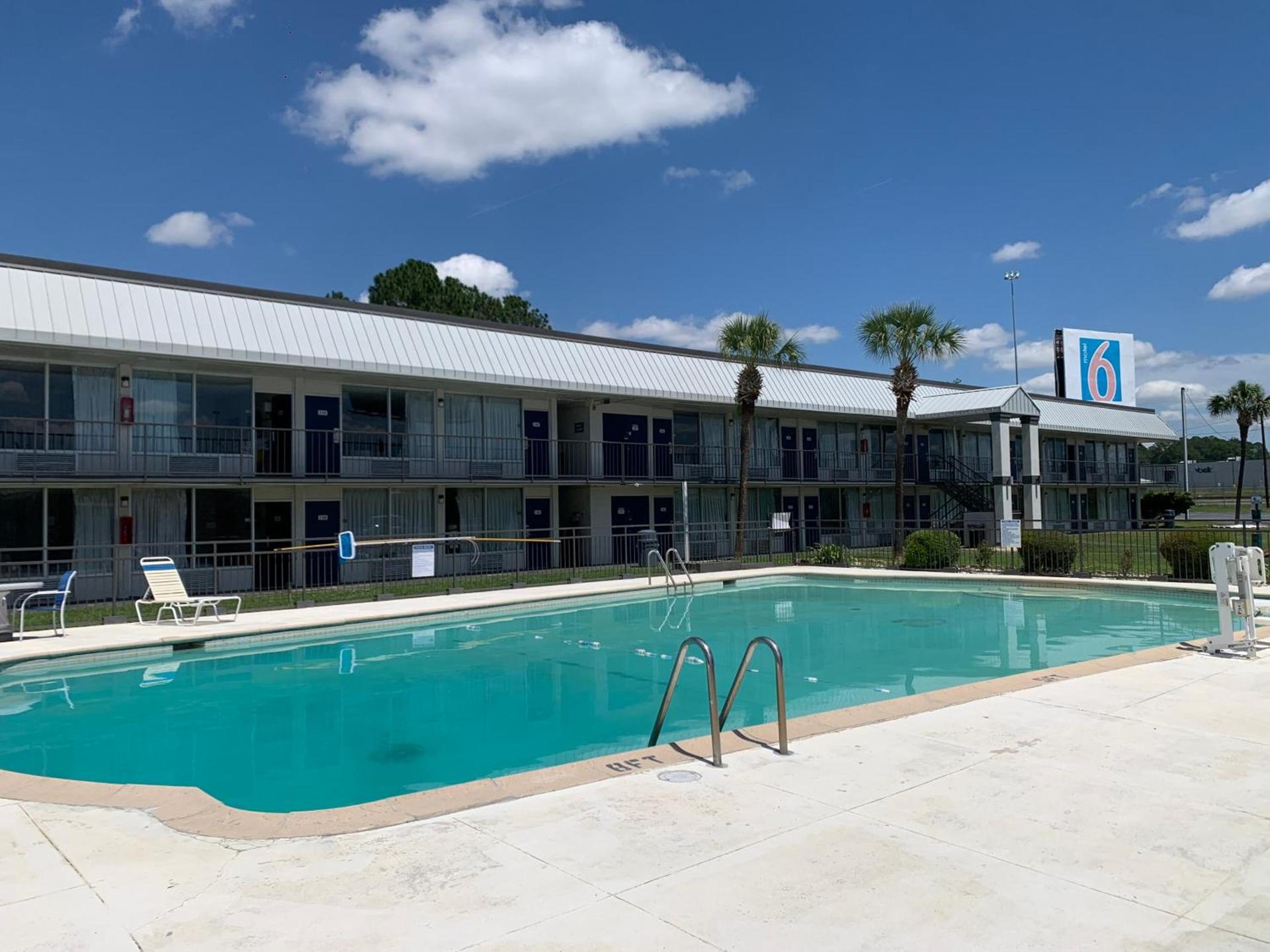 Motel 6-Tifton, GA photo 2