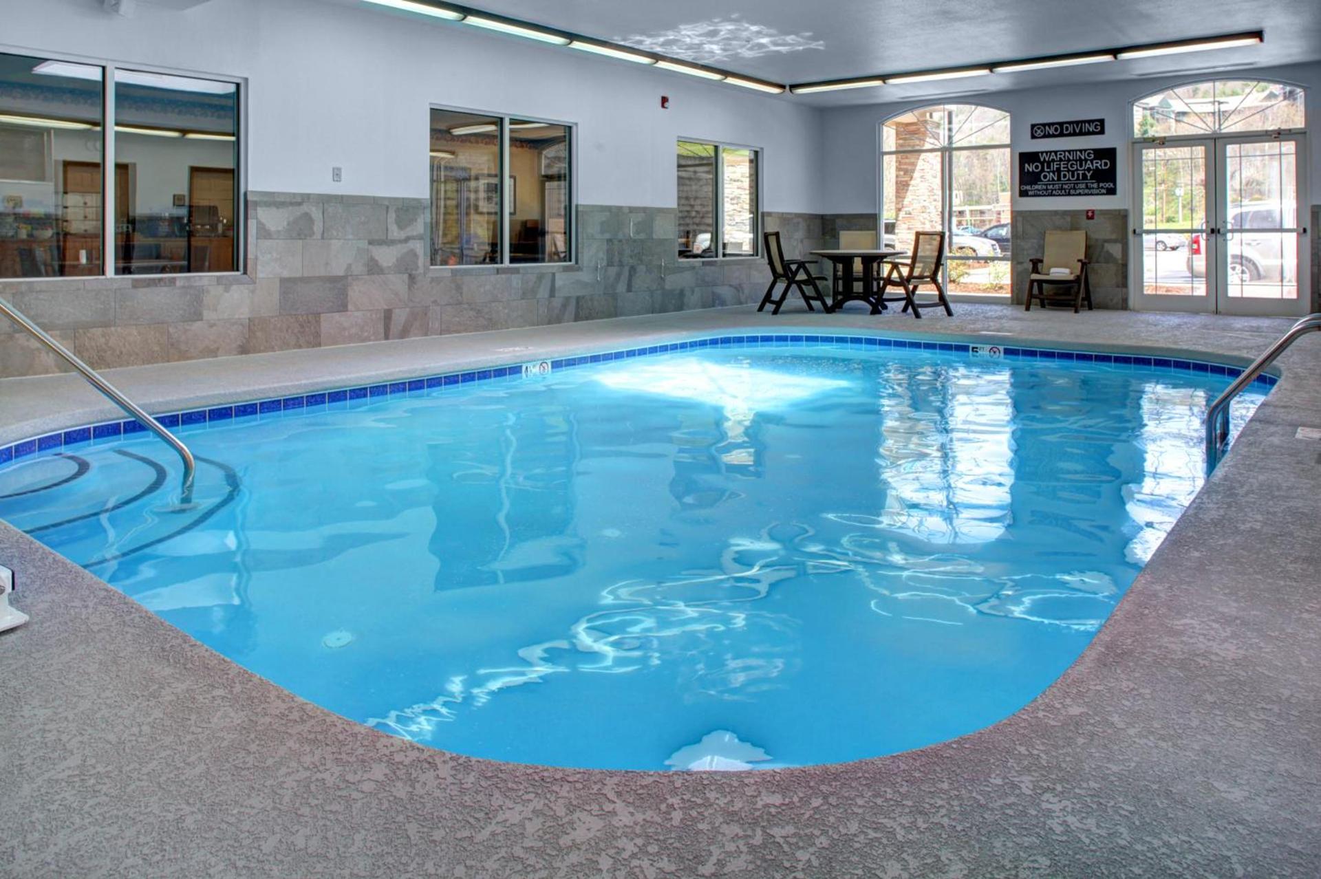 La Quinta Inn & Suites by Wyndham Downtown Asheville photo 75