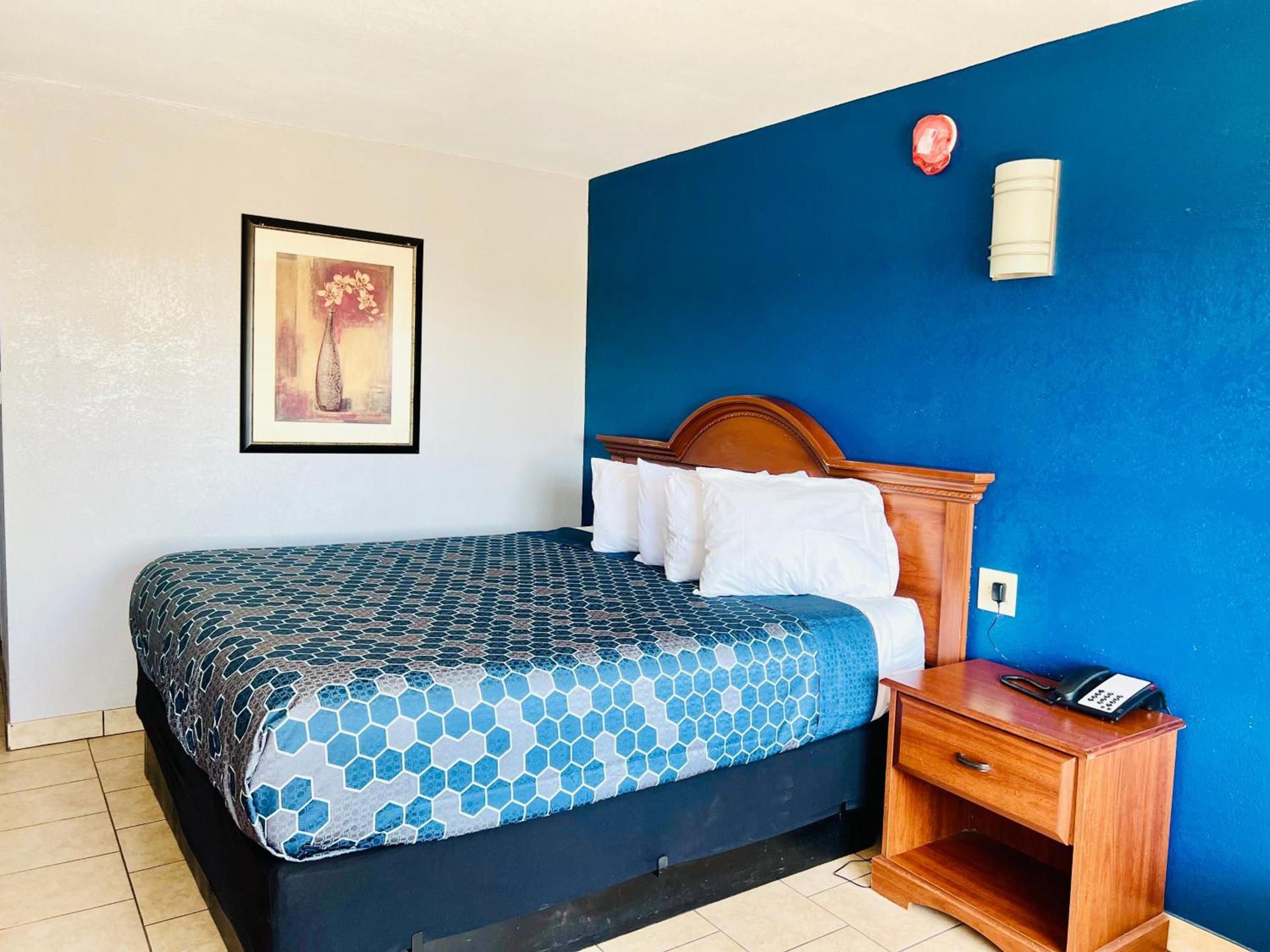 Budget Inn photo 3