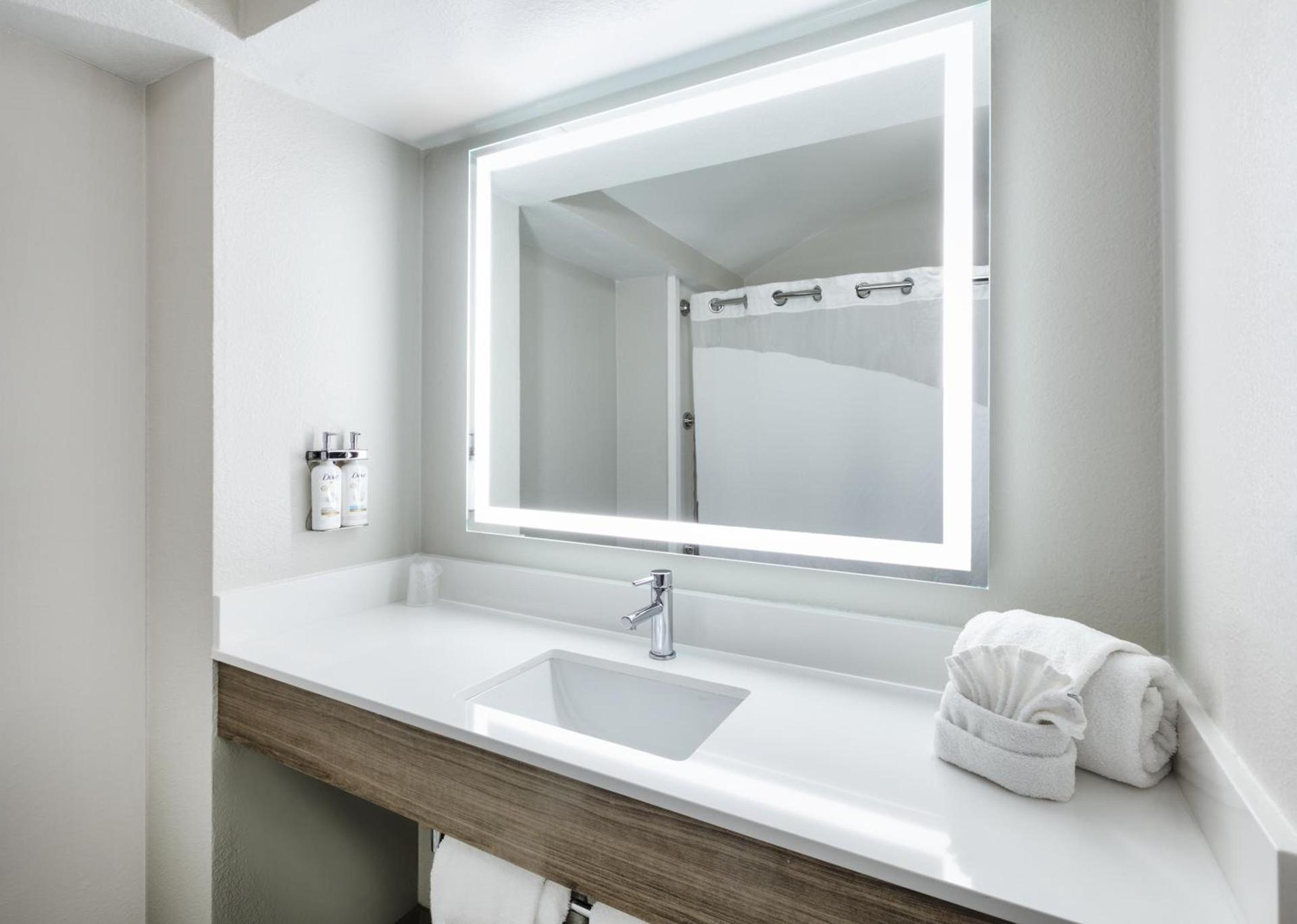 Holiday Inn Express & Suites DALLAS PARK CENTRAL NORTHEAST by IHG photo 26