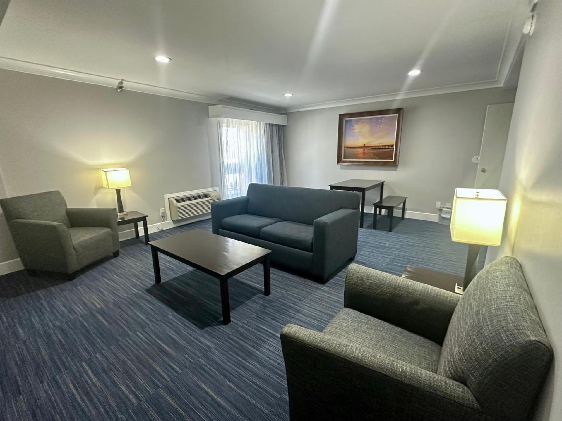 The Pacific Inn photo 29