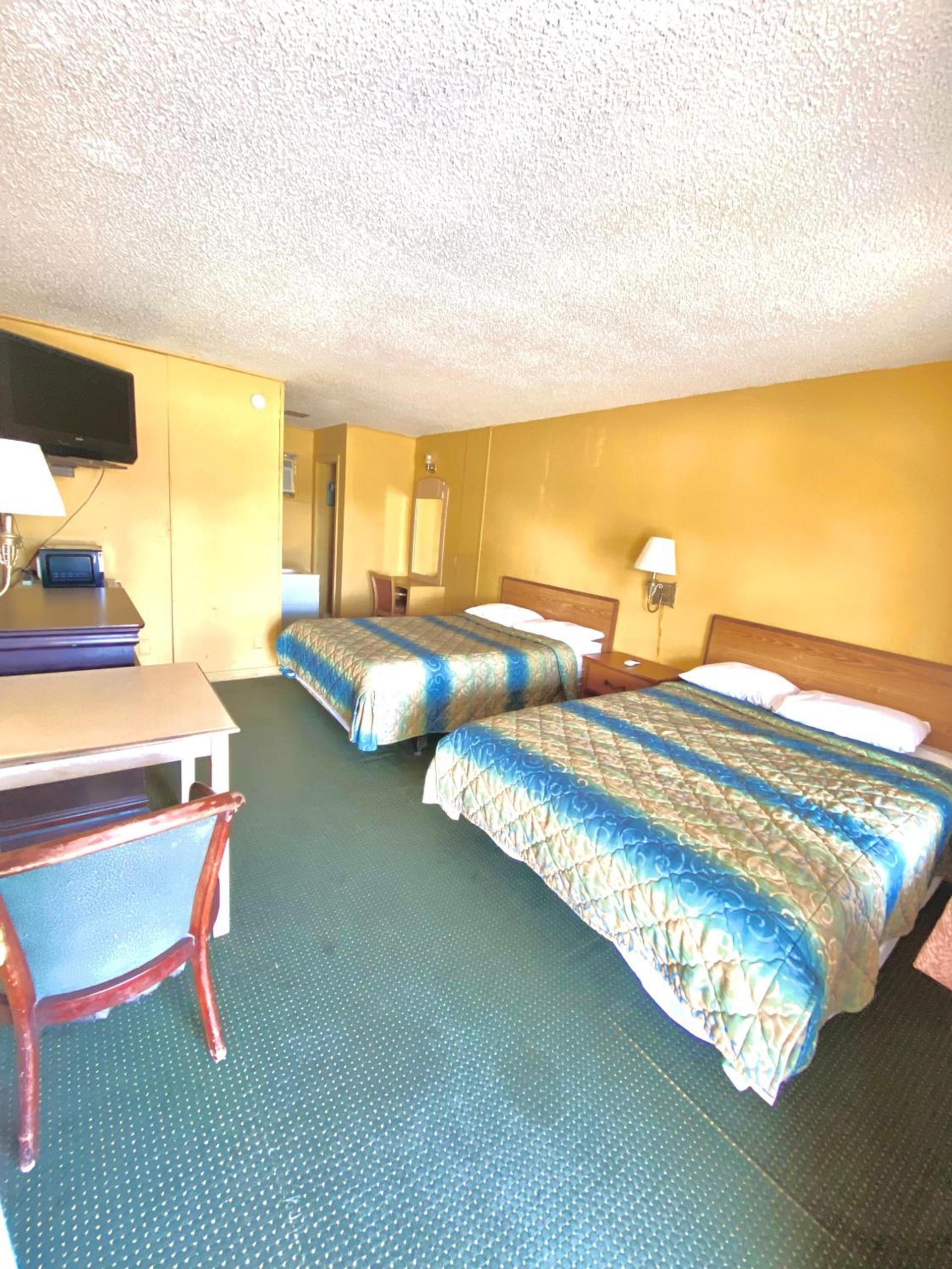 Tropic Motel photo 12