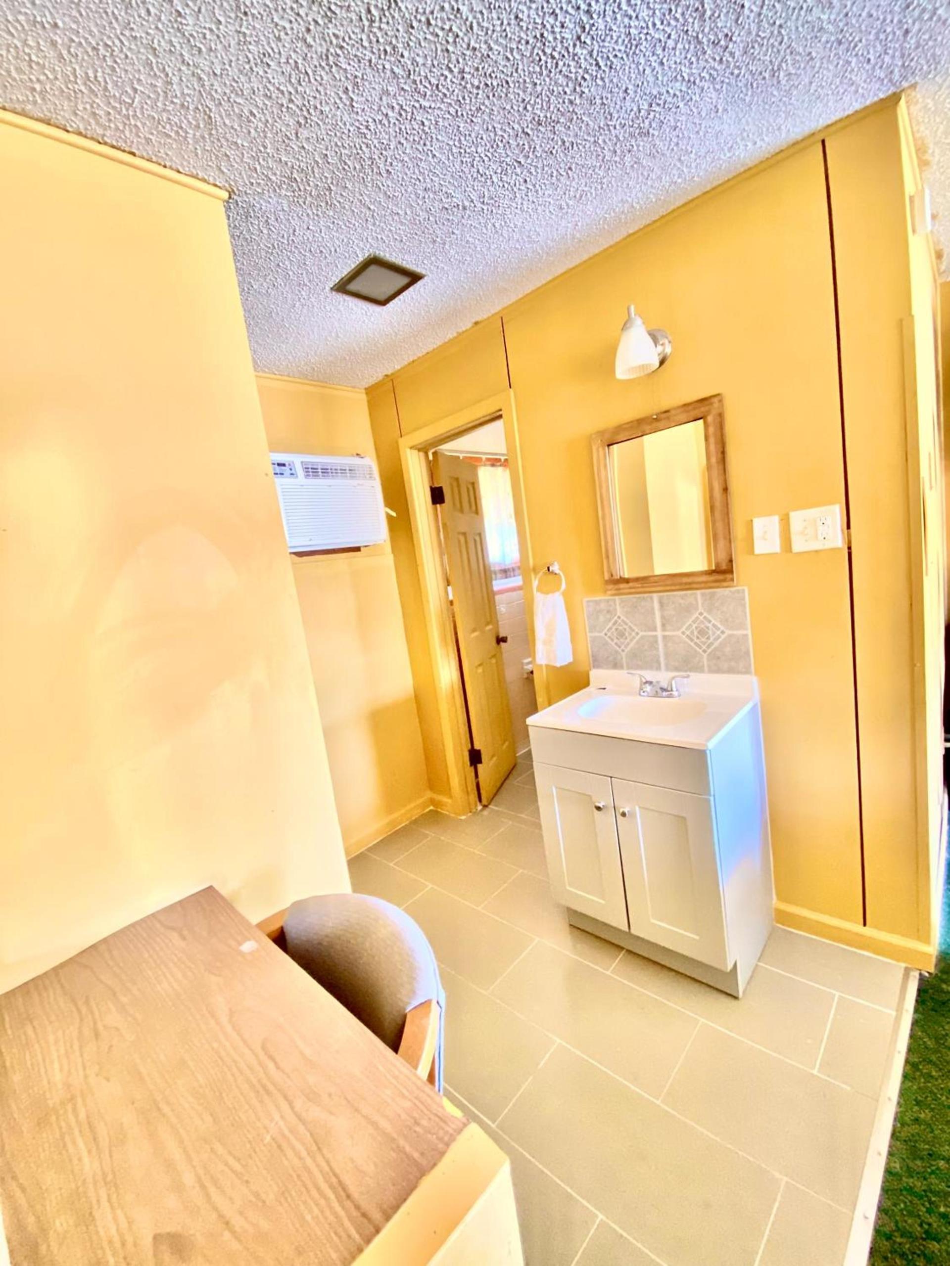 Tropic Motel photo 11