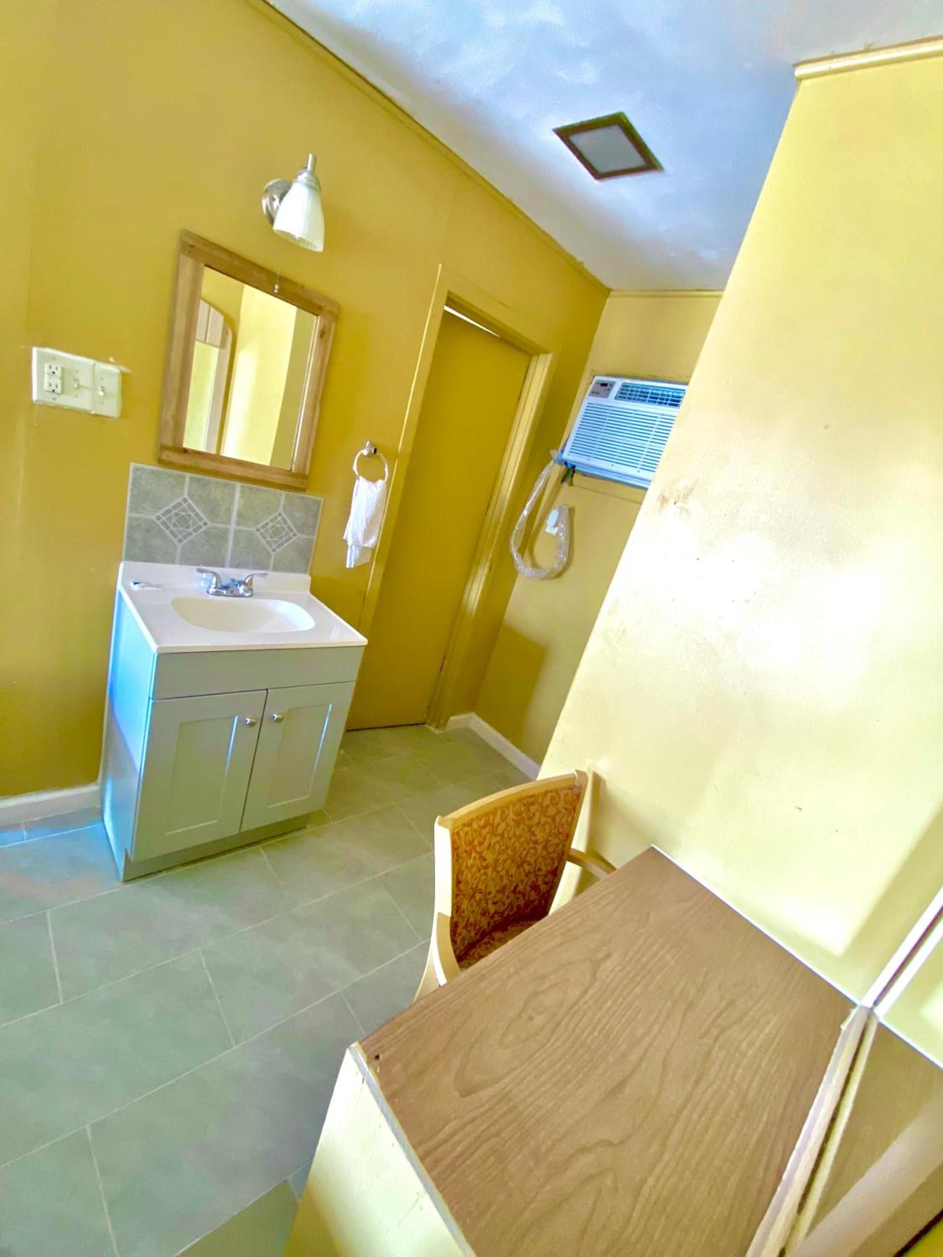 Tropic Motel photo 9
