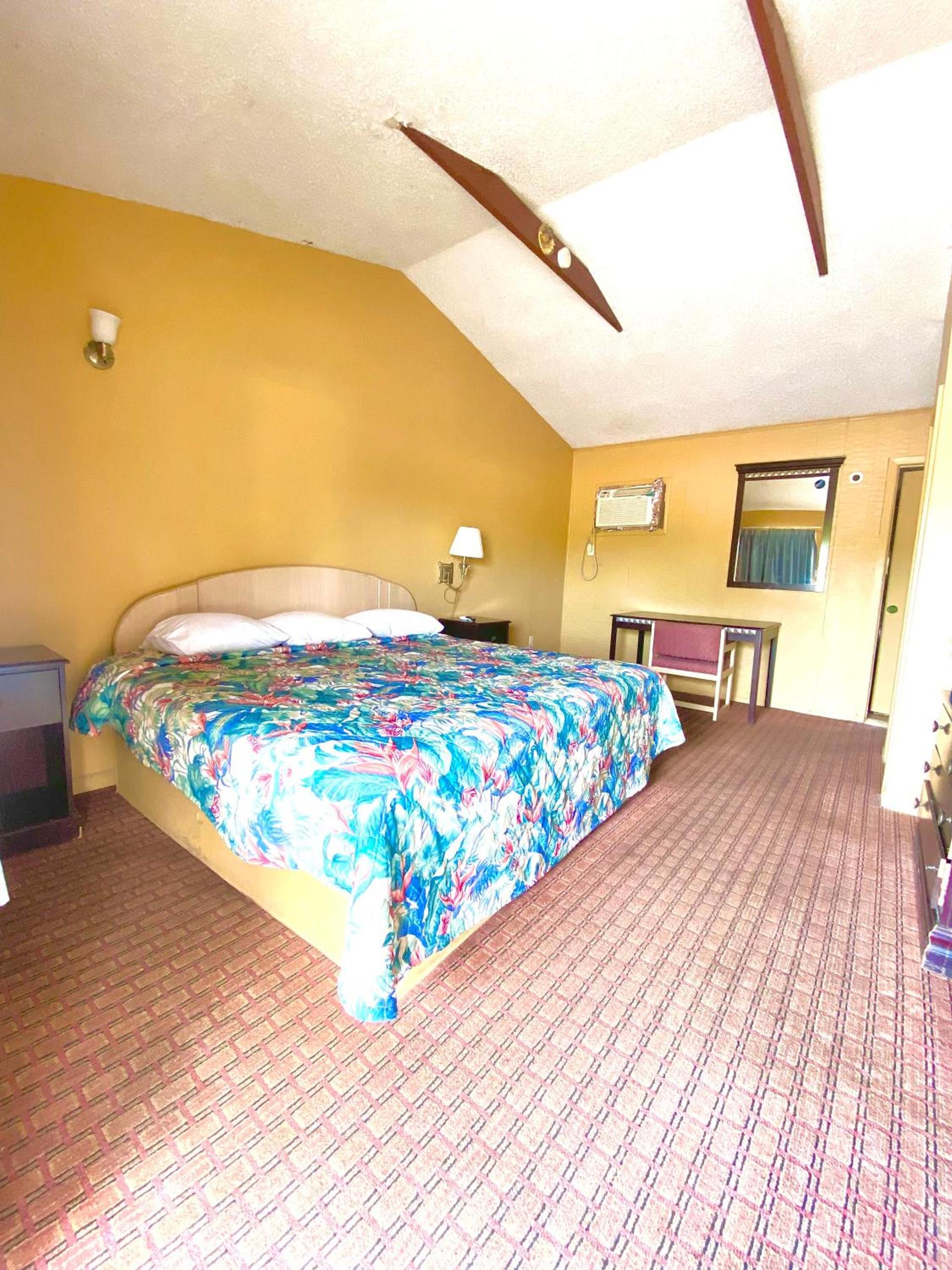 Tropic Motel photo 7