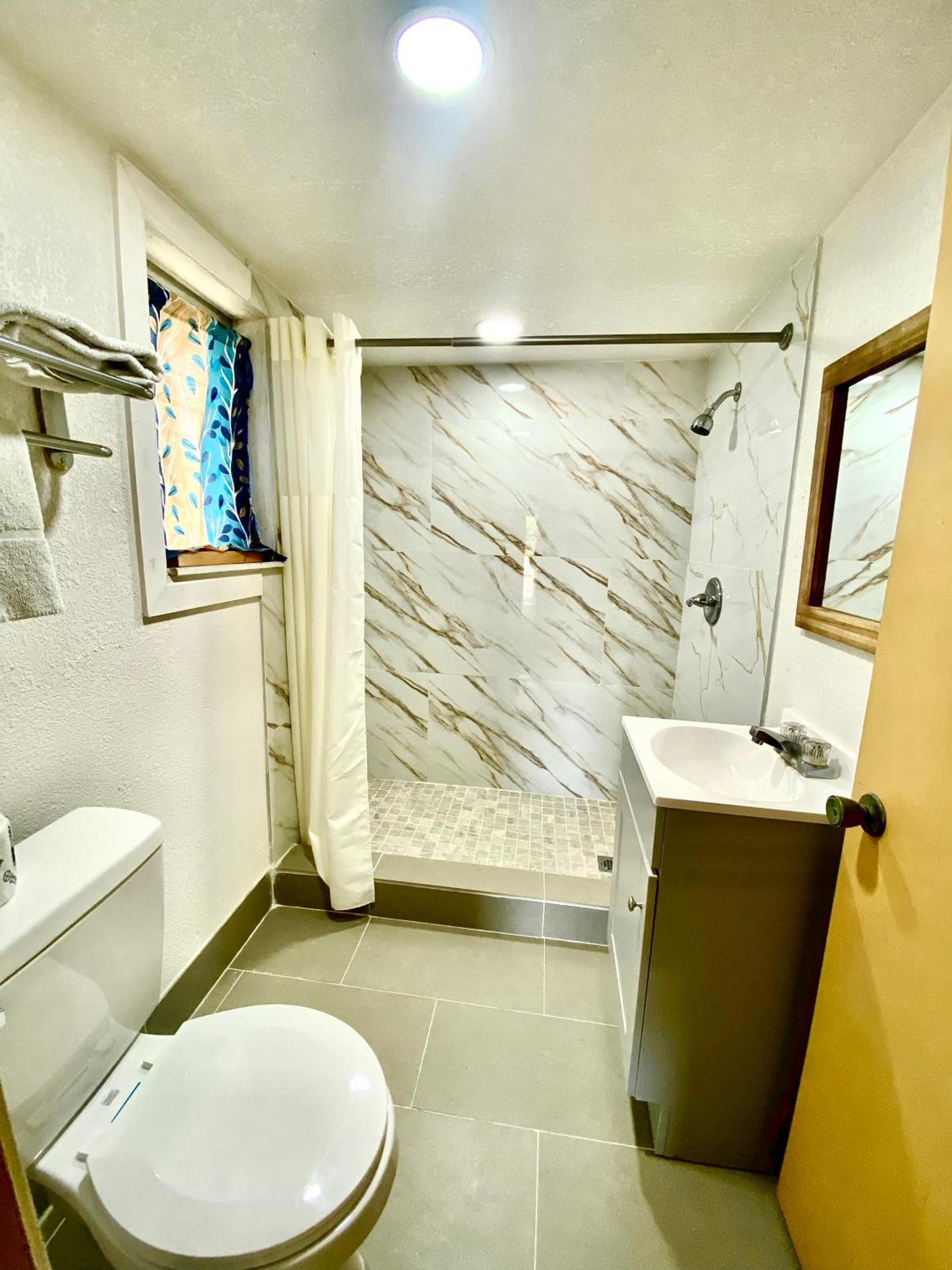 Tropic Motel photo 6